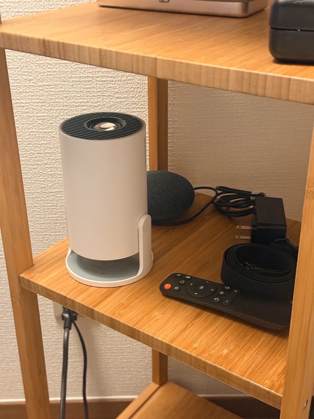プロジェクター ホワイト 小型