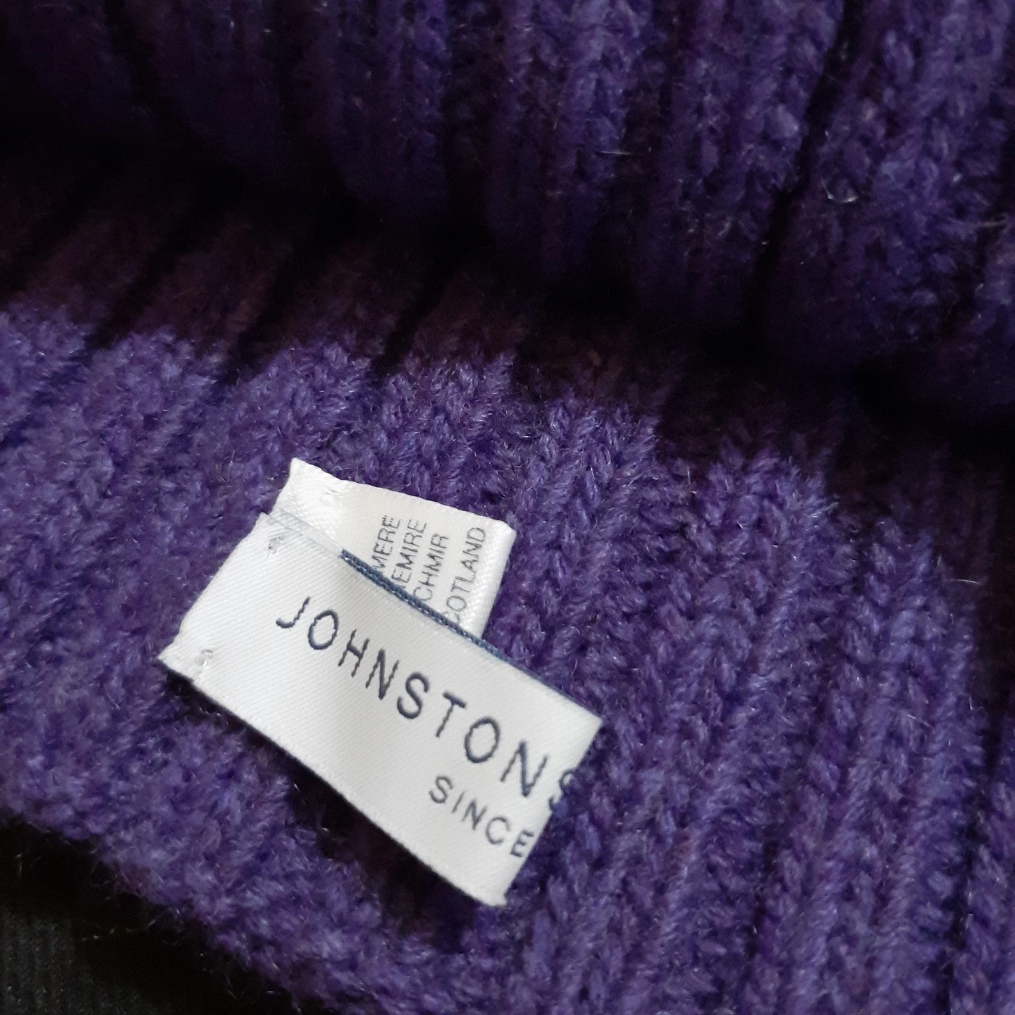 Johnstons-of-Elgin、ニット帽子の写真2枚目