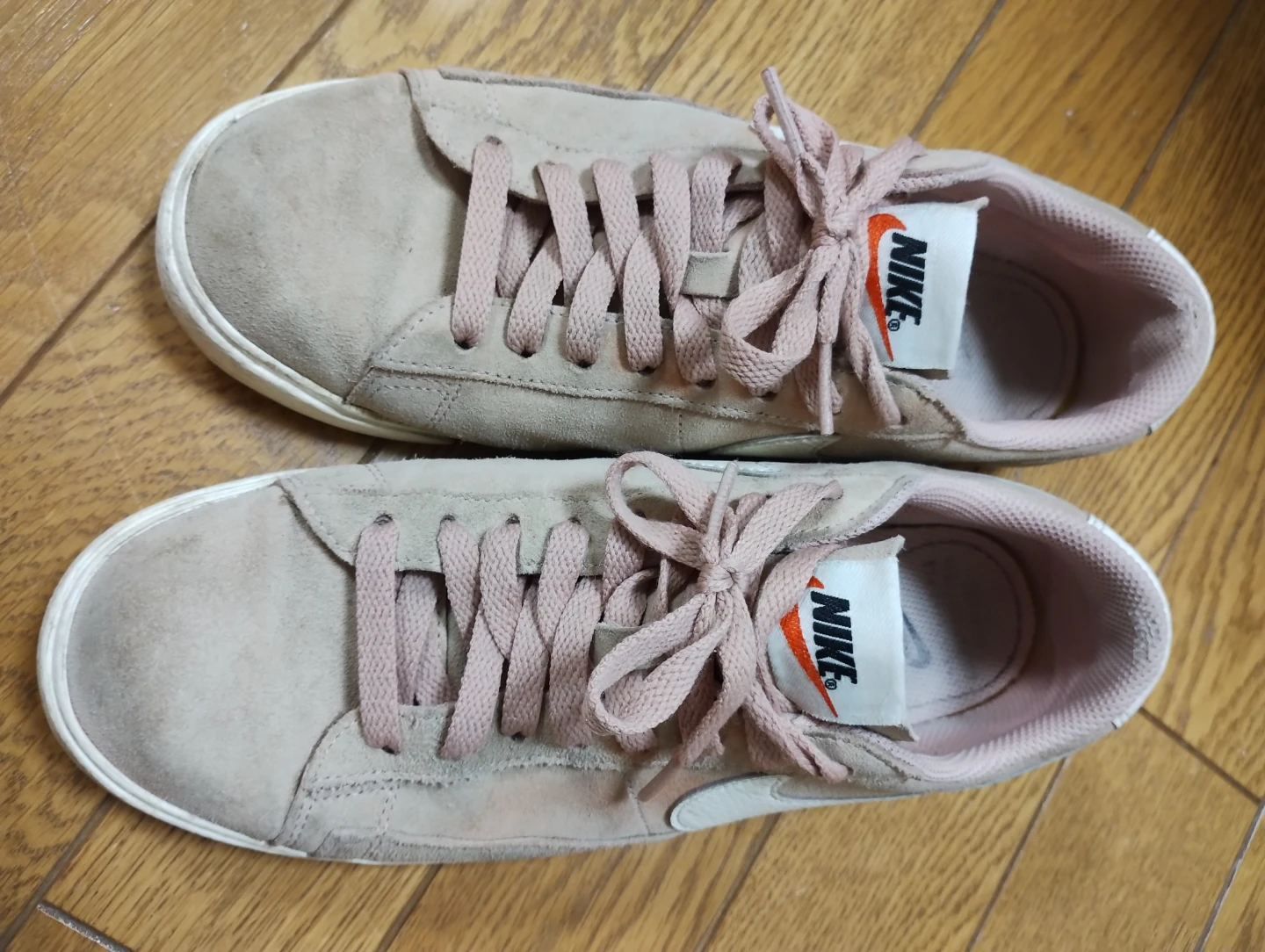 美品★ナイキ NIKE　スニーカー ピンク 25cmの写真2枚目
