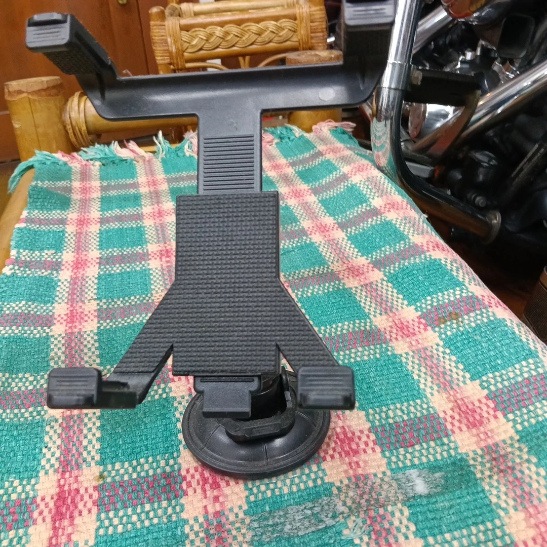車載用 タブレットホルダー 吸盤式