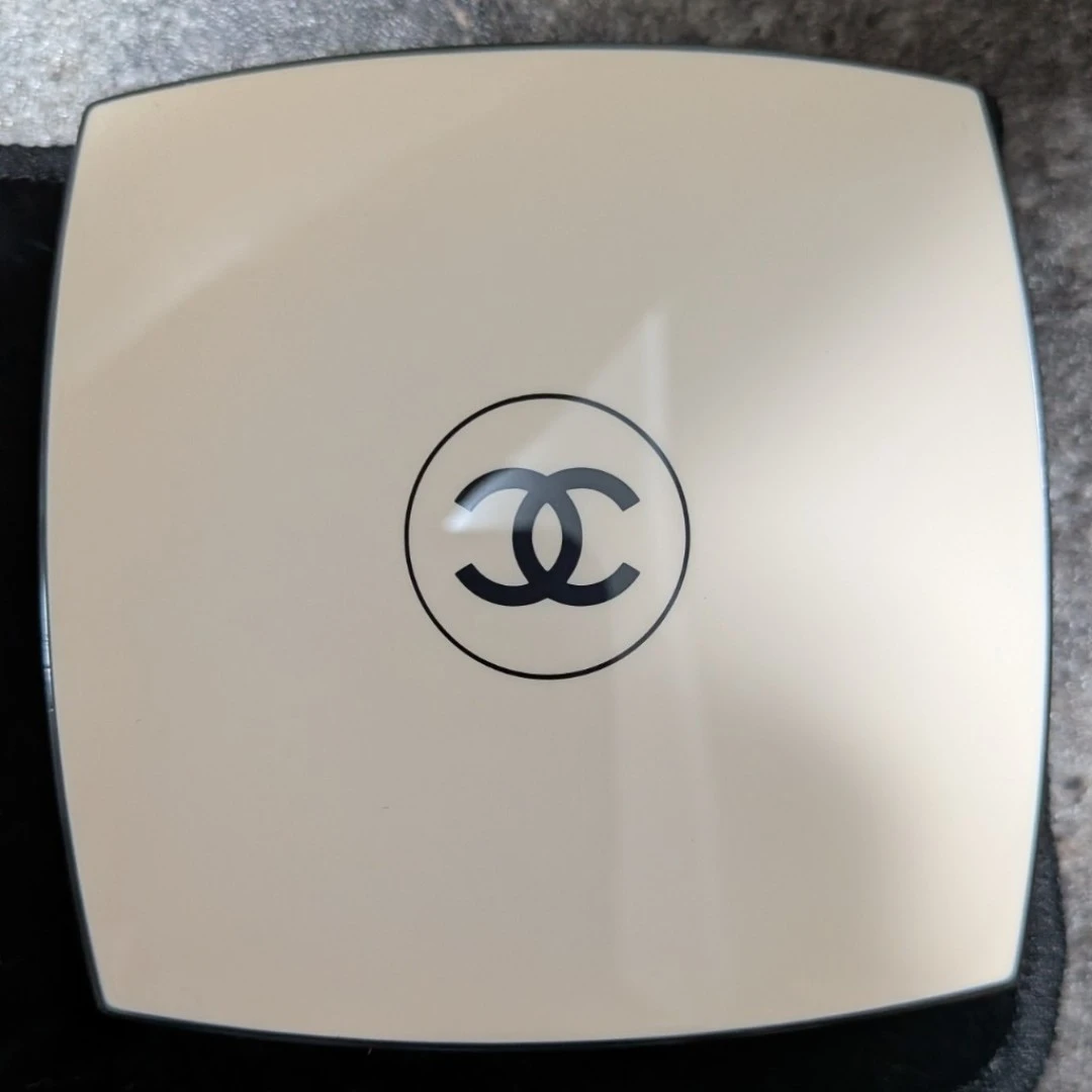 【未使用】CHANEL シャネル レ ベージュ パレット ルガール アイシャドウ ゴールデン  +でボックス、ショッパー付きますの写真4枚目