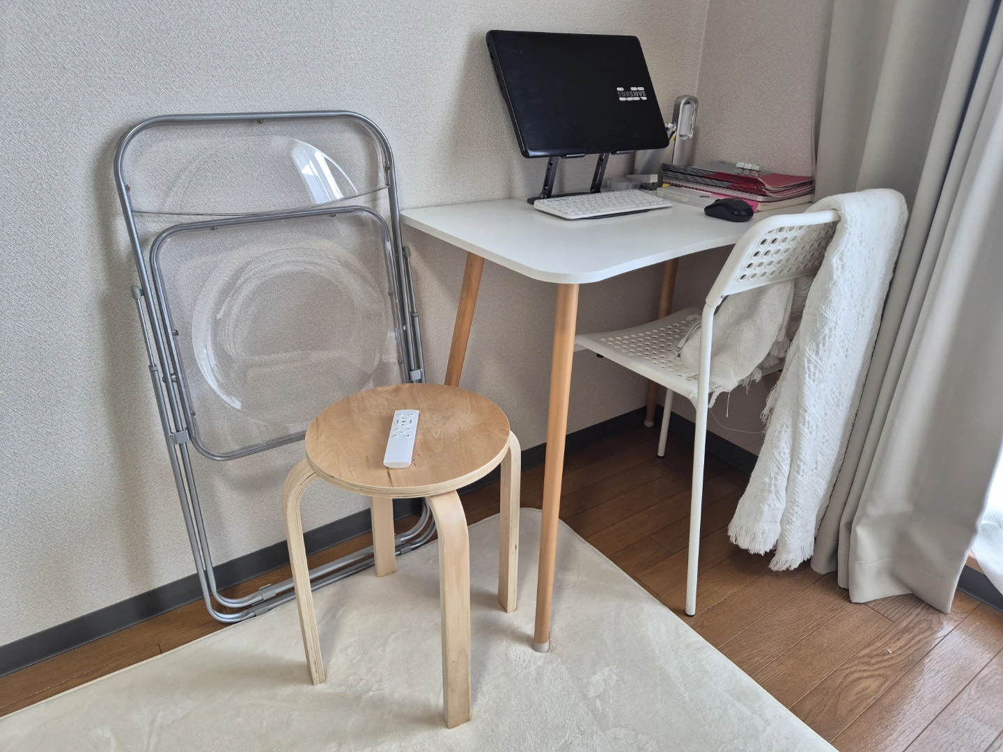 イケア サンドスベリ チェア ホワイト+座布団の写真2枚目
