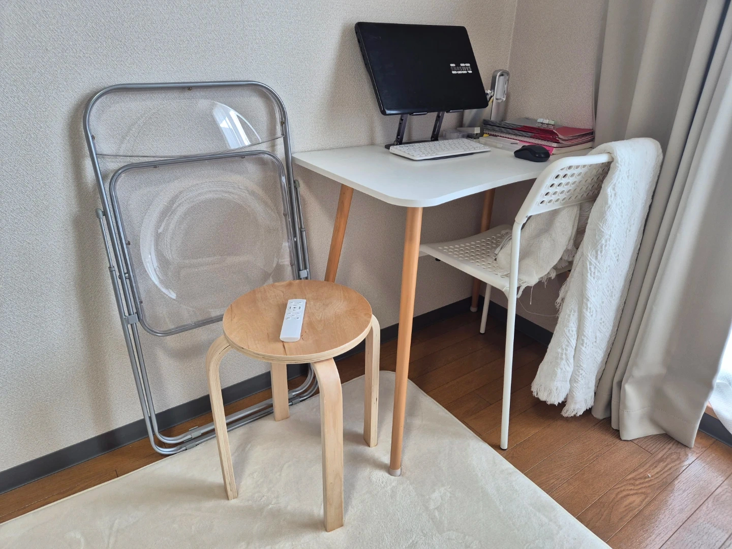 イケア サンドスベリ チェア ホワイト+座布団の写真2枚目