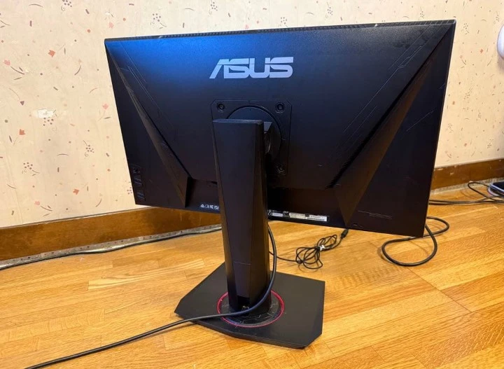 ASUS 24.5型　ゲーミングPCモニターの写真2枚目