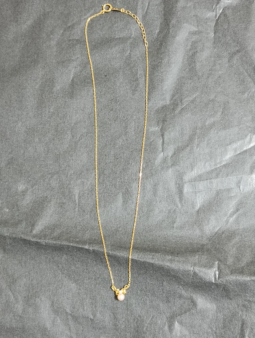 美品。TASAKI 4mm アコヤベビー真珠&ダイヤ K18金YGペンダント&チェーン ネックレスの写真2枚目