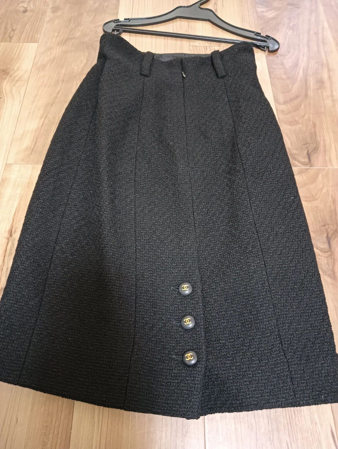 美品。CHANEL シャネル CCココ3連ボタン付き スカートの写真2枚目