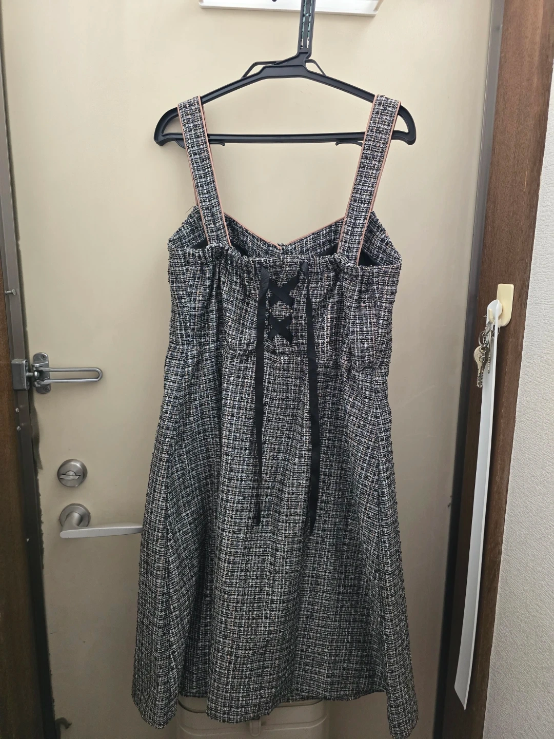 ツイード調 キャミワンピース 黒の写真2枚目