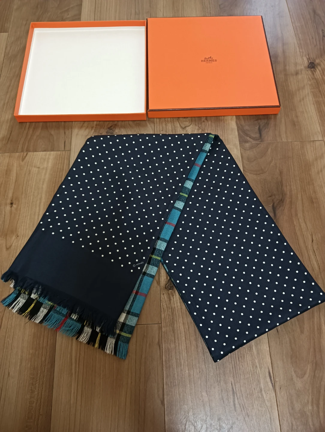 未使用品。HERMES エルメス リバーシブル ストール マフラー ドット柄&タータンチェック