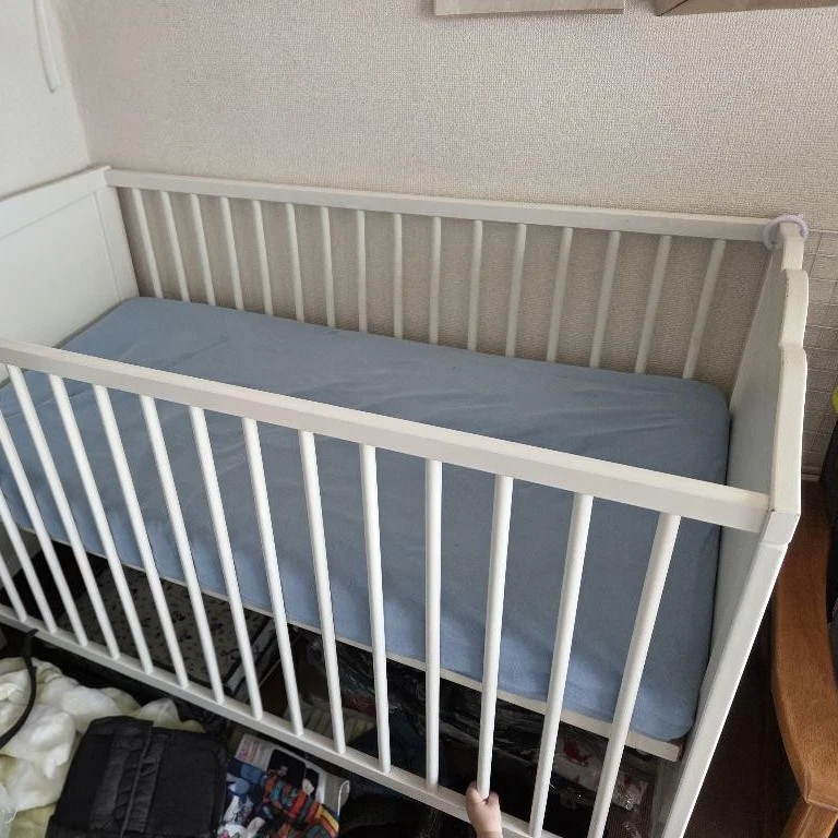 IKEA　ベビーベッド　ホワイト　木製の写真4枚目