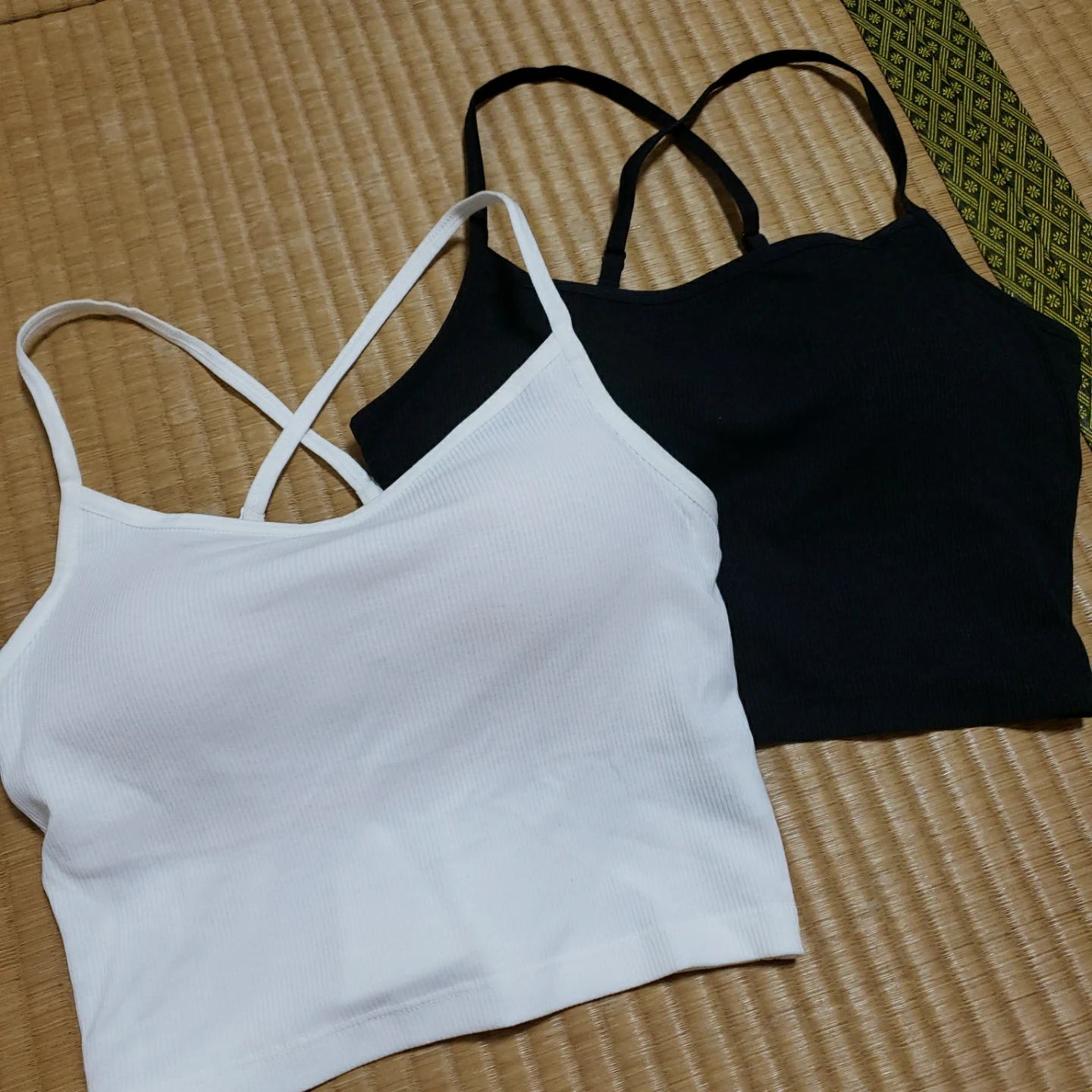 GU カップ付き キャミソール 2枚セット 白・黒
