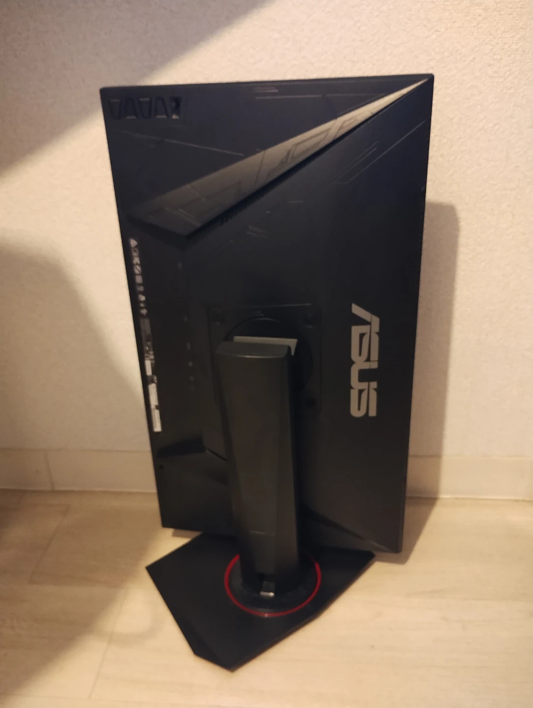 ASUS ゲーミングPCモニター 昇降、回転可能