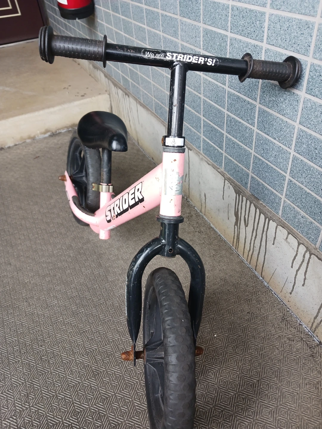 ストライダー ピンク バランスバイクの写真4枚目