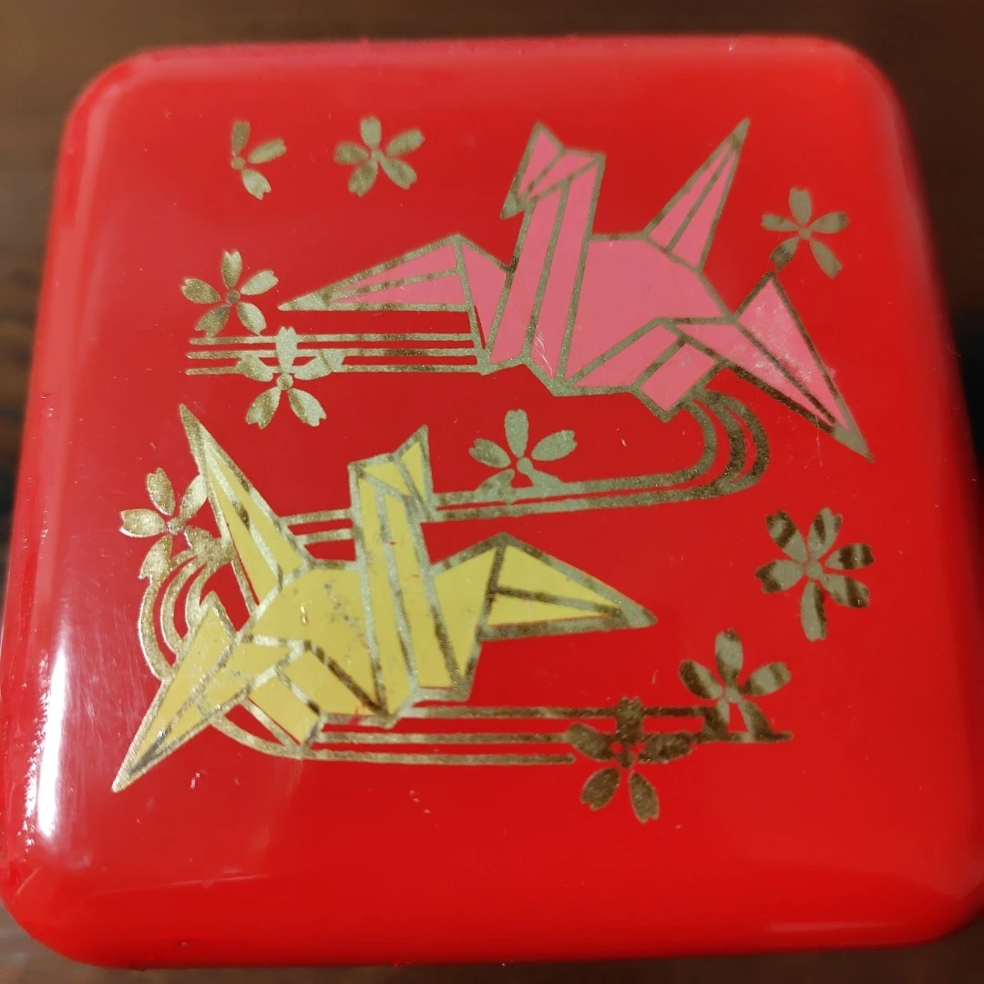 折り鶴柄 漆器風 二段重箱 朱色の写真3枚目
