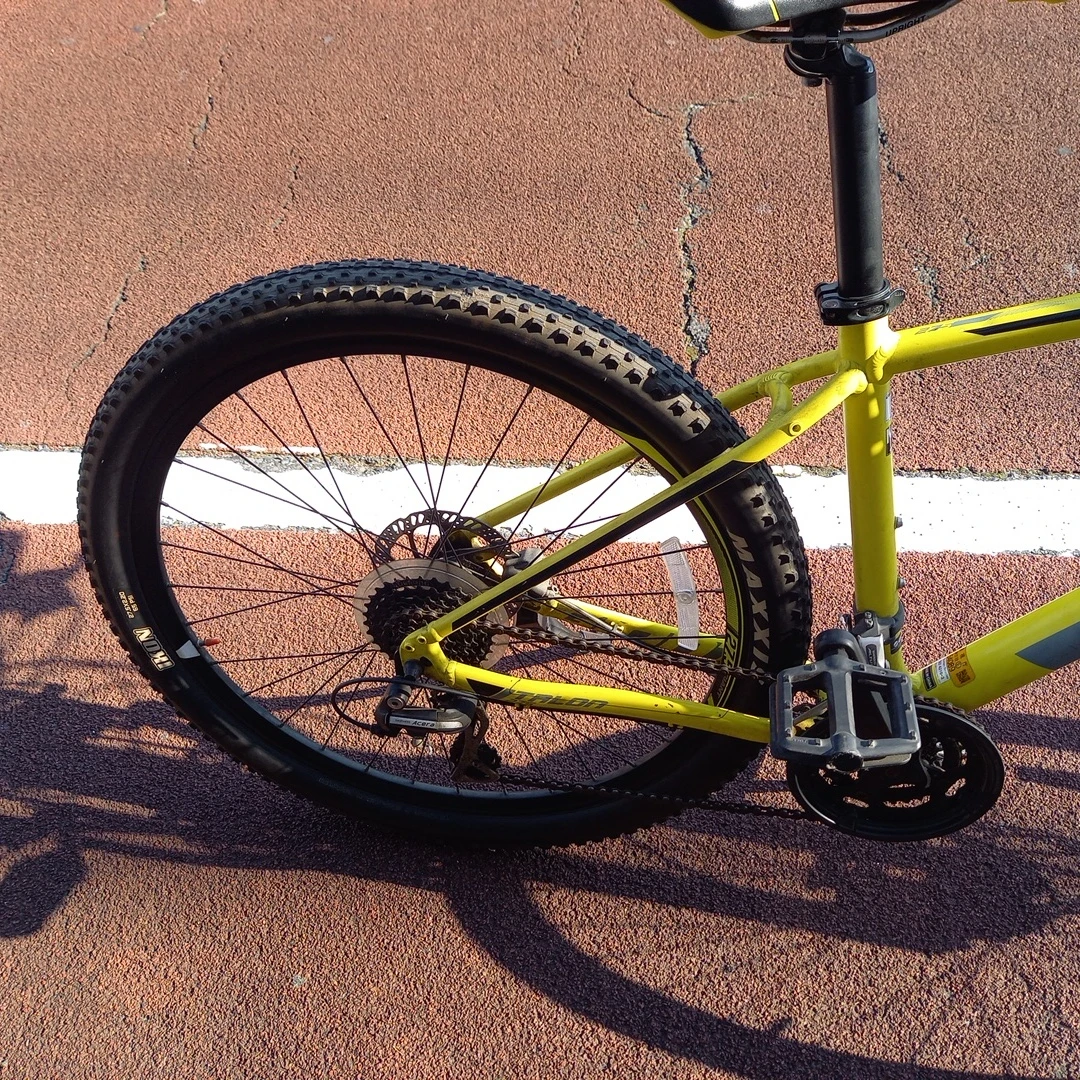 GAIANT 　マウンテンバイク　27.5インチの写真2枚目