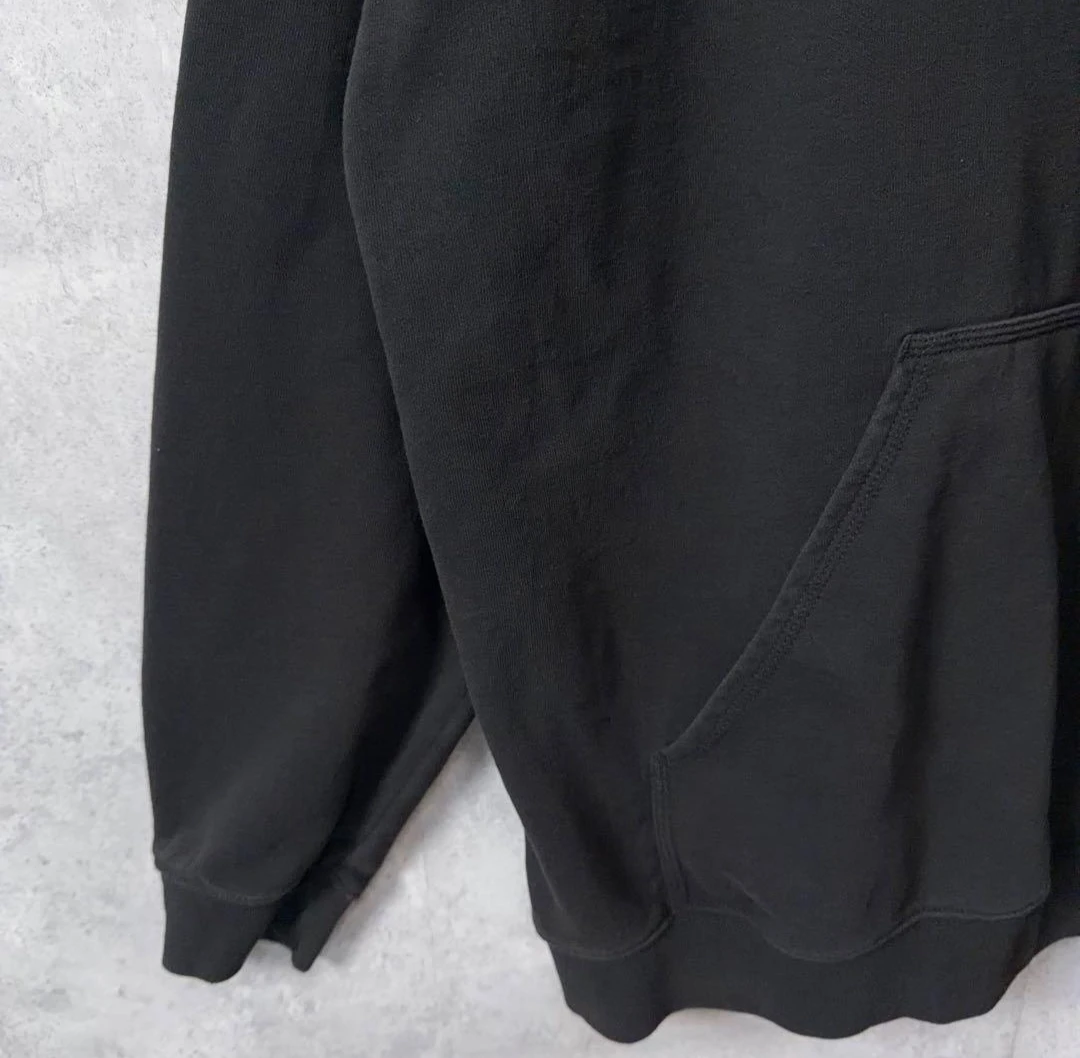 Carhartt パーカー ブラック 袖ロゴ XLの写真3枚目