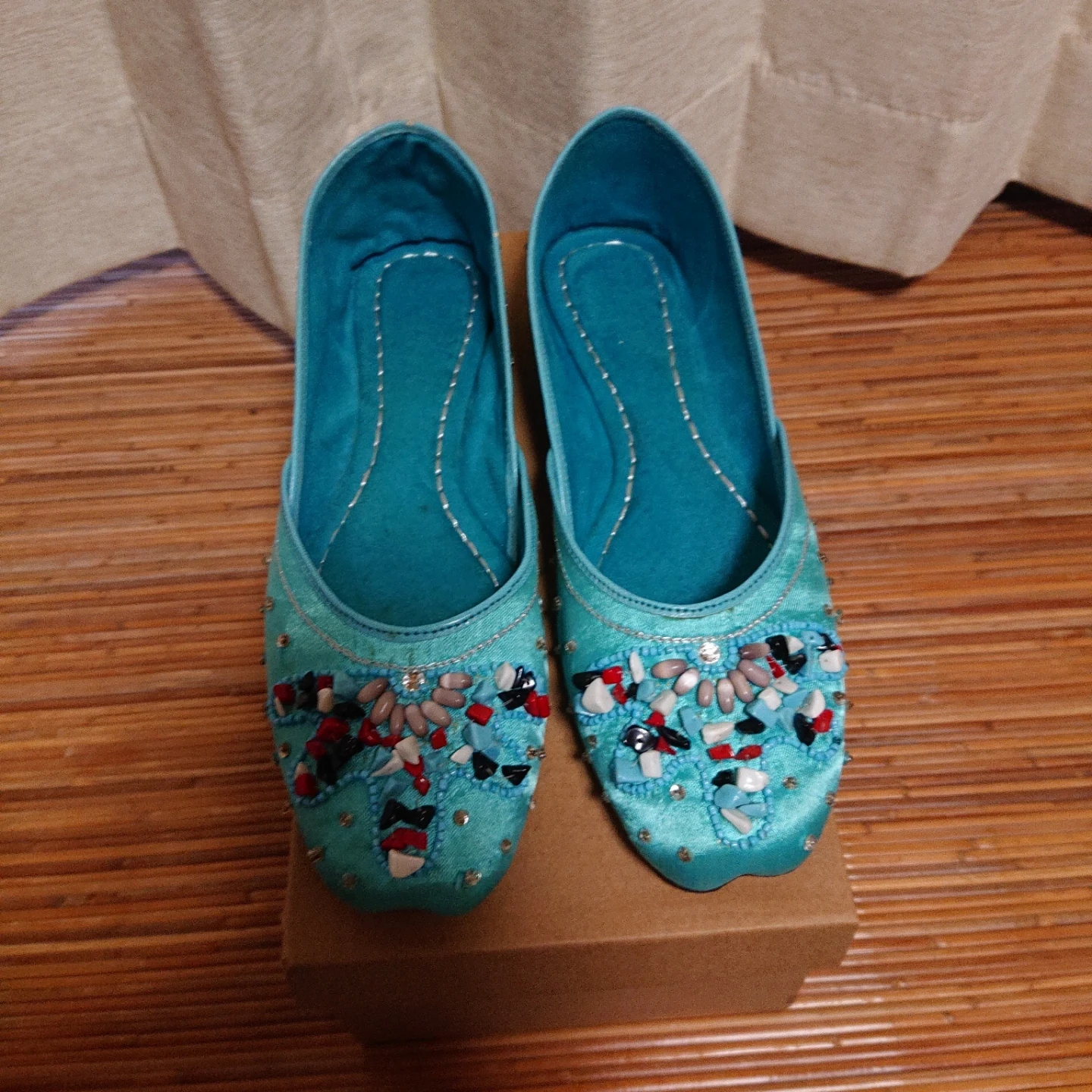 ラジュラボ ビジューパンプス ターコイズブルー