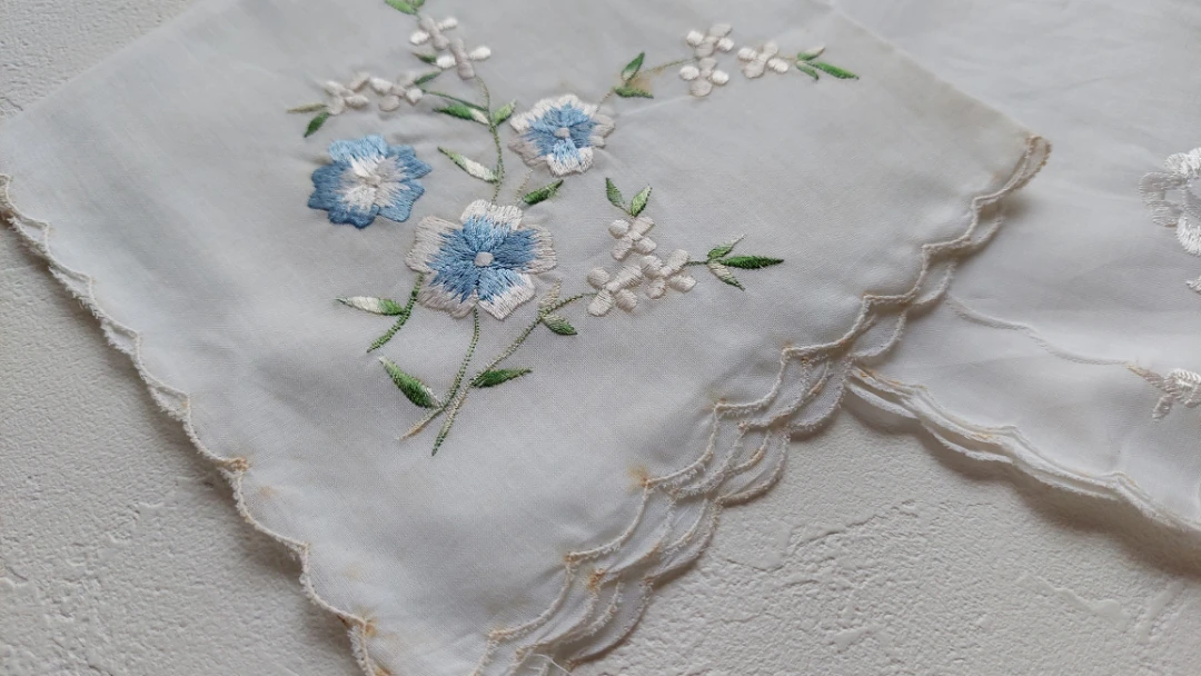 花刺繍ハンカチ 2枚セットの写真2枚目