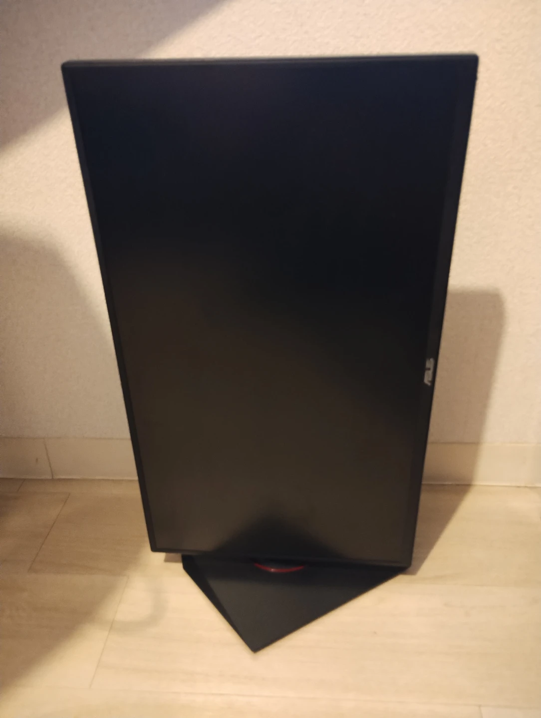 ASUS ゲーミングPCモニター　昇降、回転可能の写真2枚目