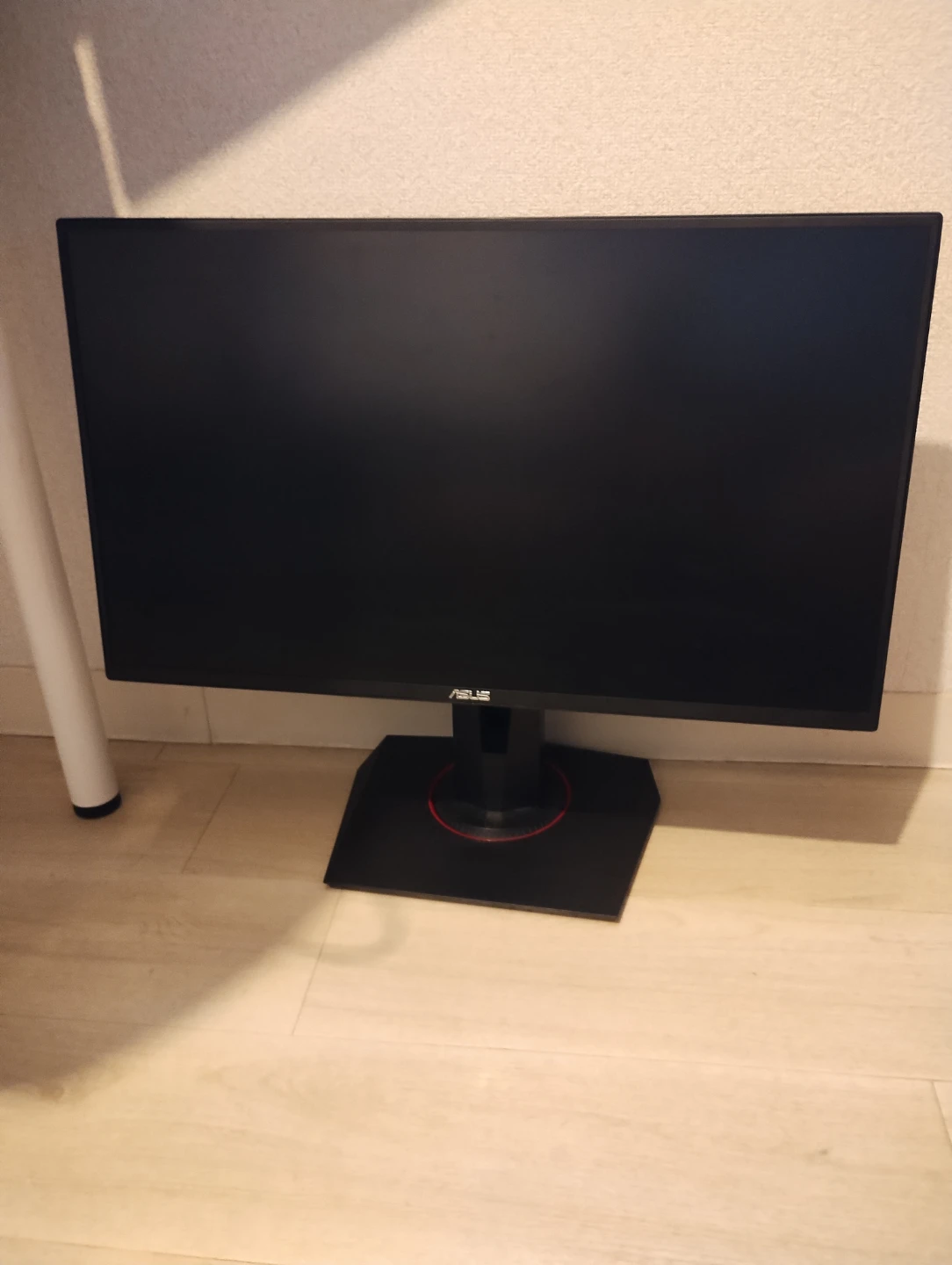 ASUS ゲーミングPCモニター　昇降、回転可能の写真3枚目