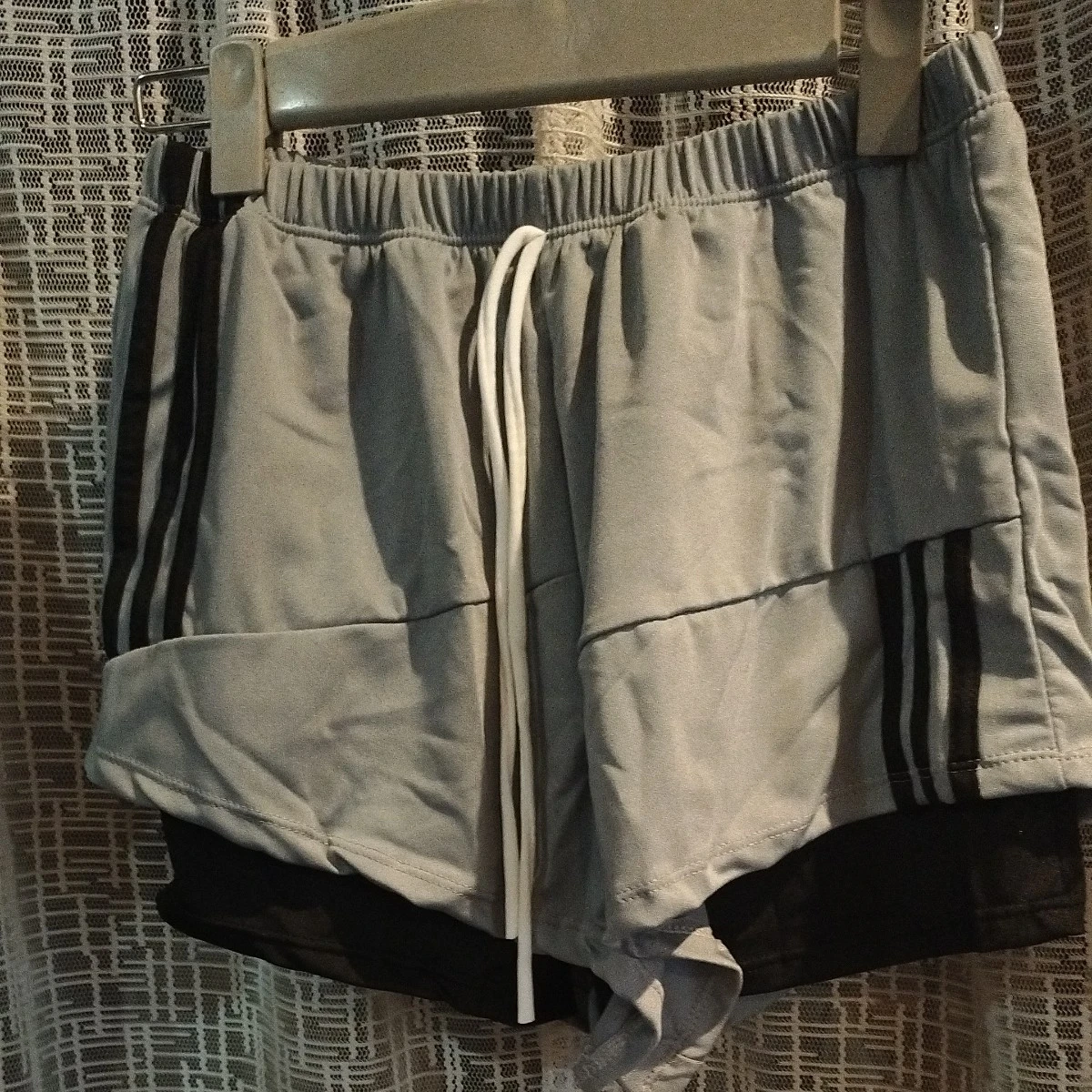 【新品タグ付き】レディース セパレート水着 パット付きTシャツ&2重仕様パンツセット ＸＬブラック グレーラインの写真2枚目