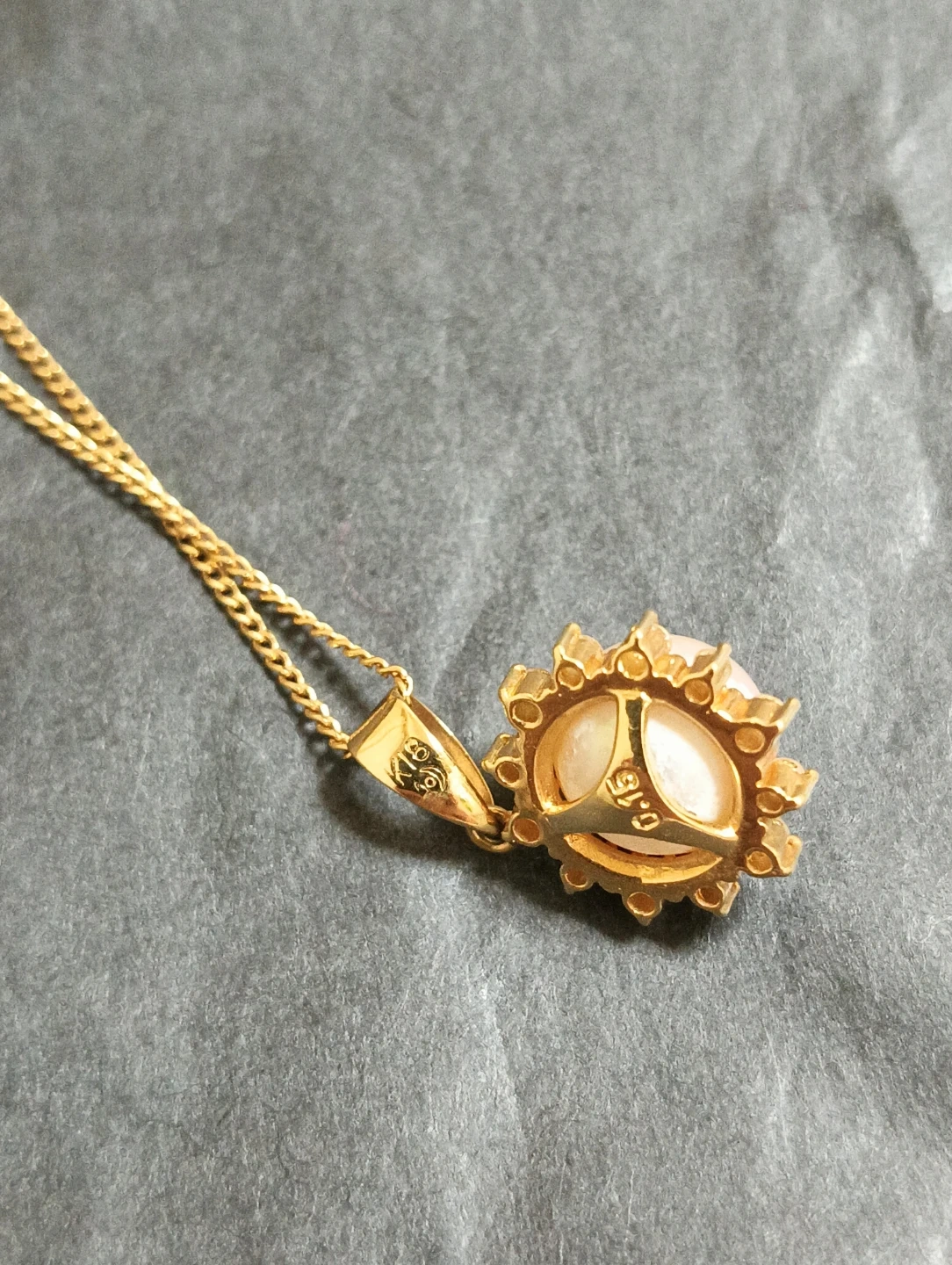 美品。TASAKI 大粒約8mm アコヤ真珠&ダイヤ K18金YGペンダントトップ&チェーン ネックレスの写真6枚目