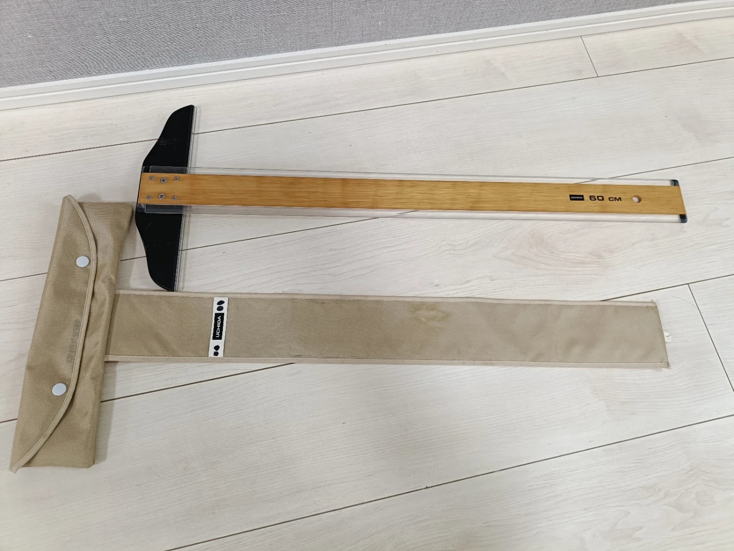 【ウチダ】T型定規 60cm 両縁透明 ケース付き(記名消してます)