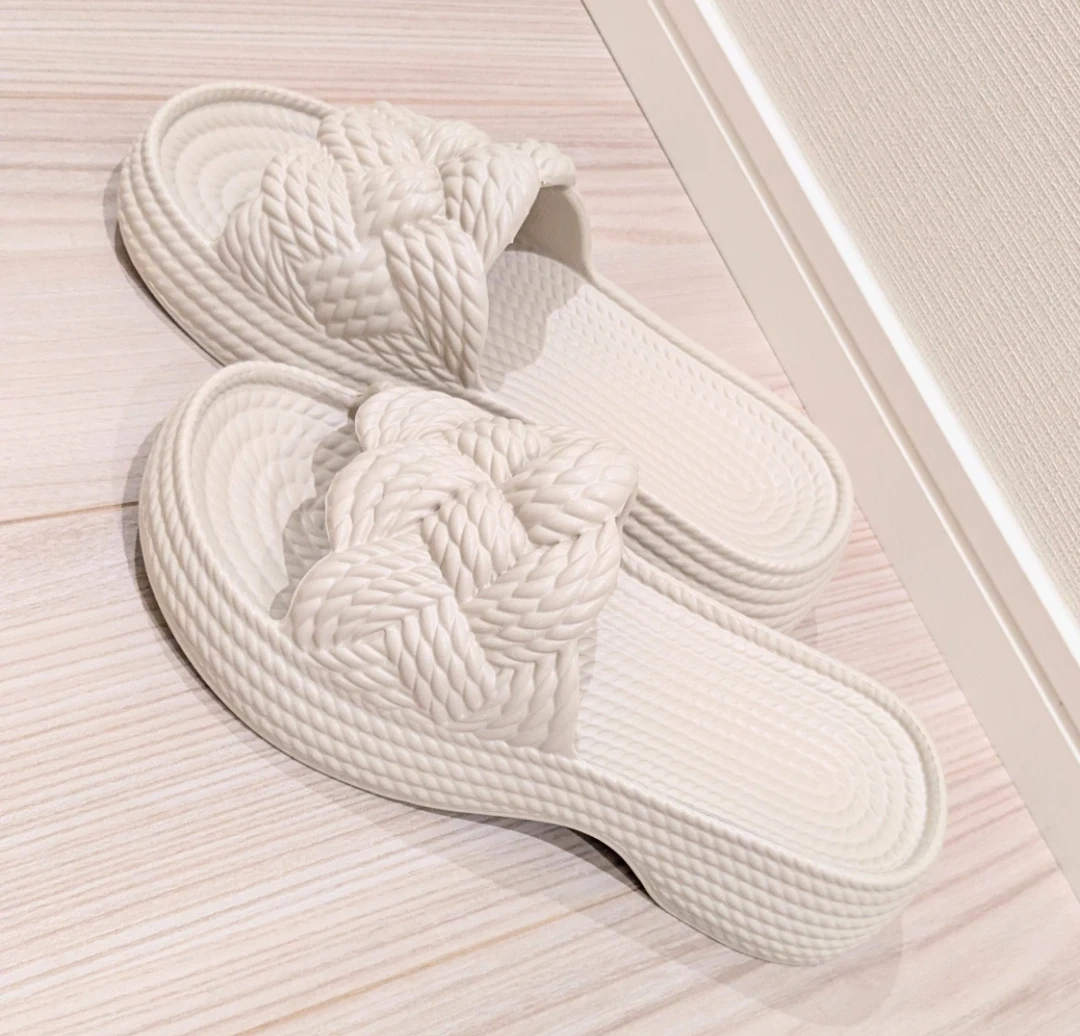 ◇ 新品 サンダル 厚底 室内サンダルの写真2枚目