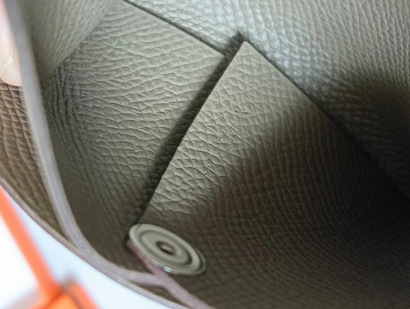 新品同様未使用。HERMES エルメス バスティア ヴォーエプソン エトゥープ コインケースの写真10枚目