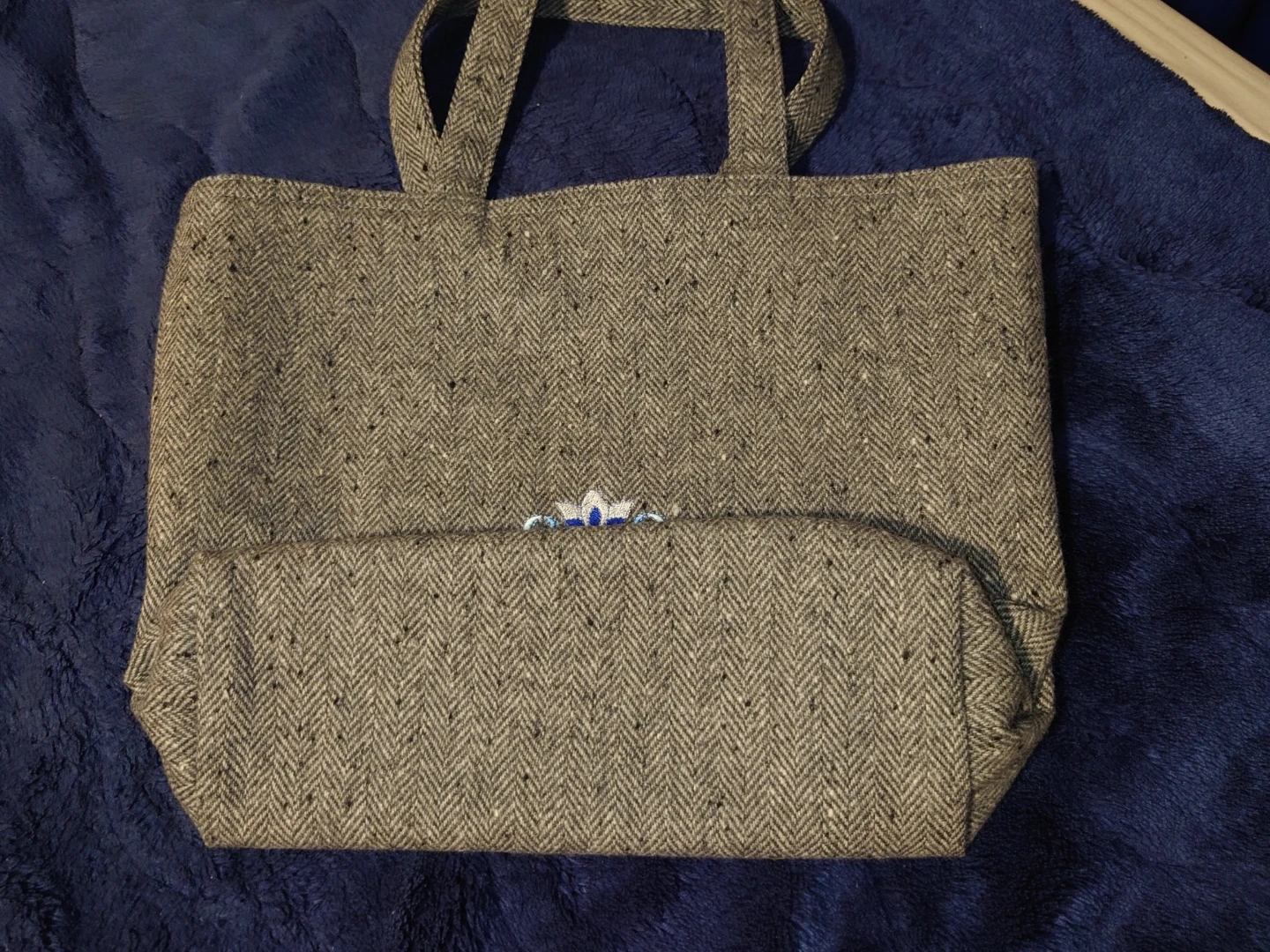 ヘリンボーン柄 トートバッグ 刺繍入りの写真2枚目