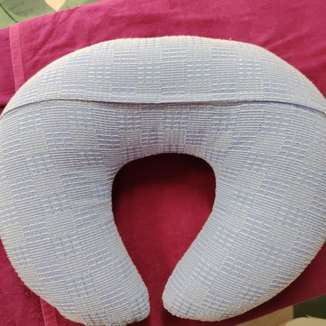 授乳クッション U字型 ブルーの写真2枚目