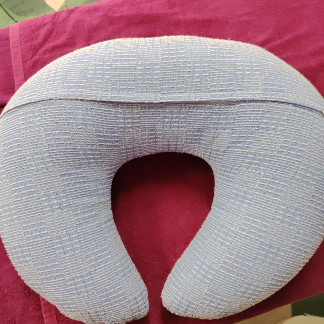 授乳クッション U字型 ブルーの写真2枚目