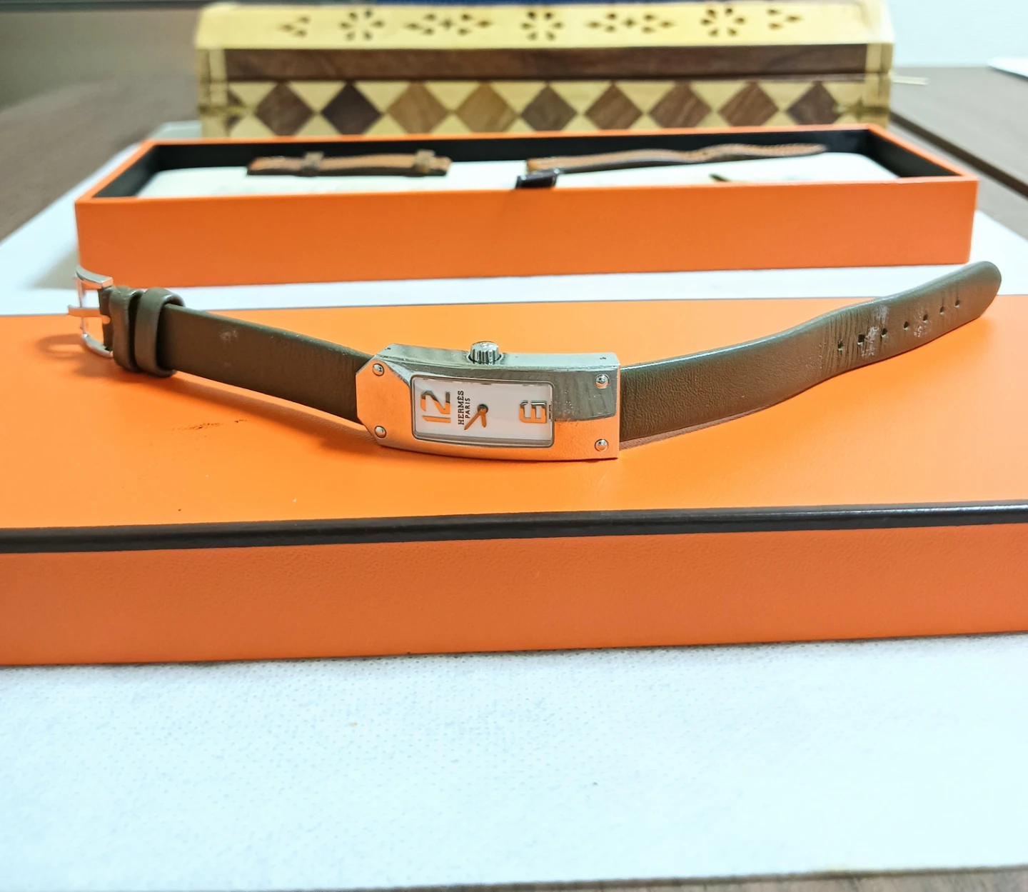 綺麗め。HERMES エルメス ケリー2 腕時計 KT1.210の写真3枚目