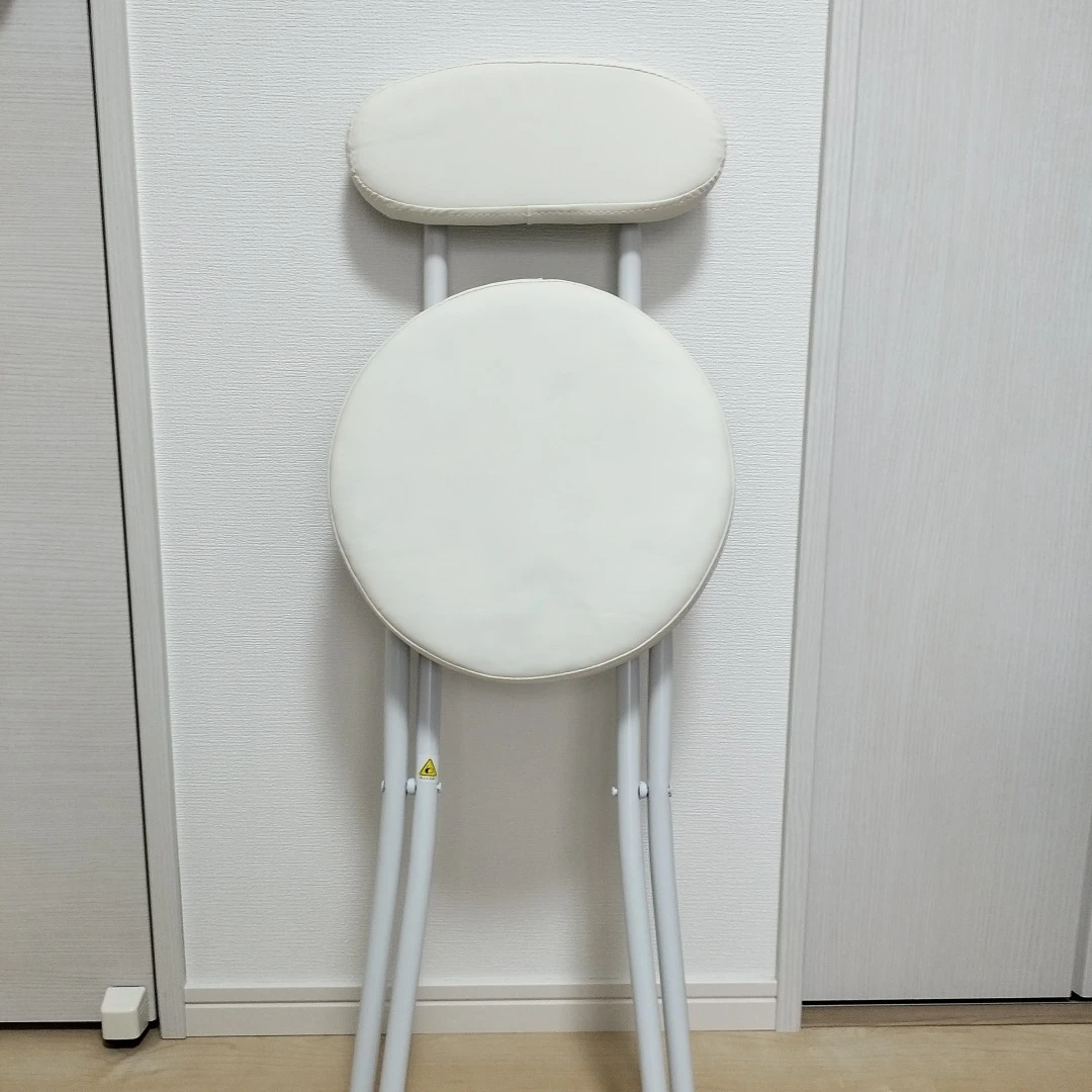 真っ白な折りたたみチェア　2台買うと更にお得。の写真5枚目