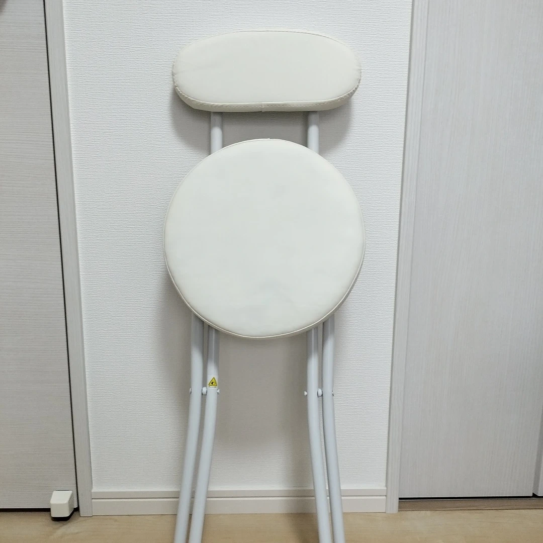 真っ白な折りたたみチェア 2台買うと更にお得。の写真5枚目