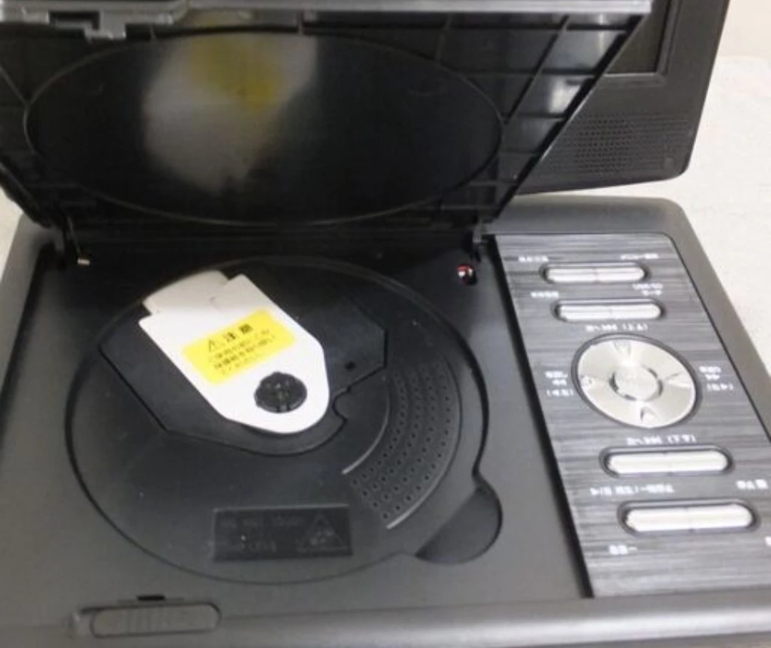 DVDポータブルプレイヤー　9インチの写真2枚目