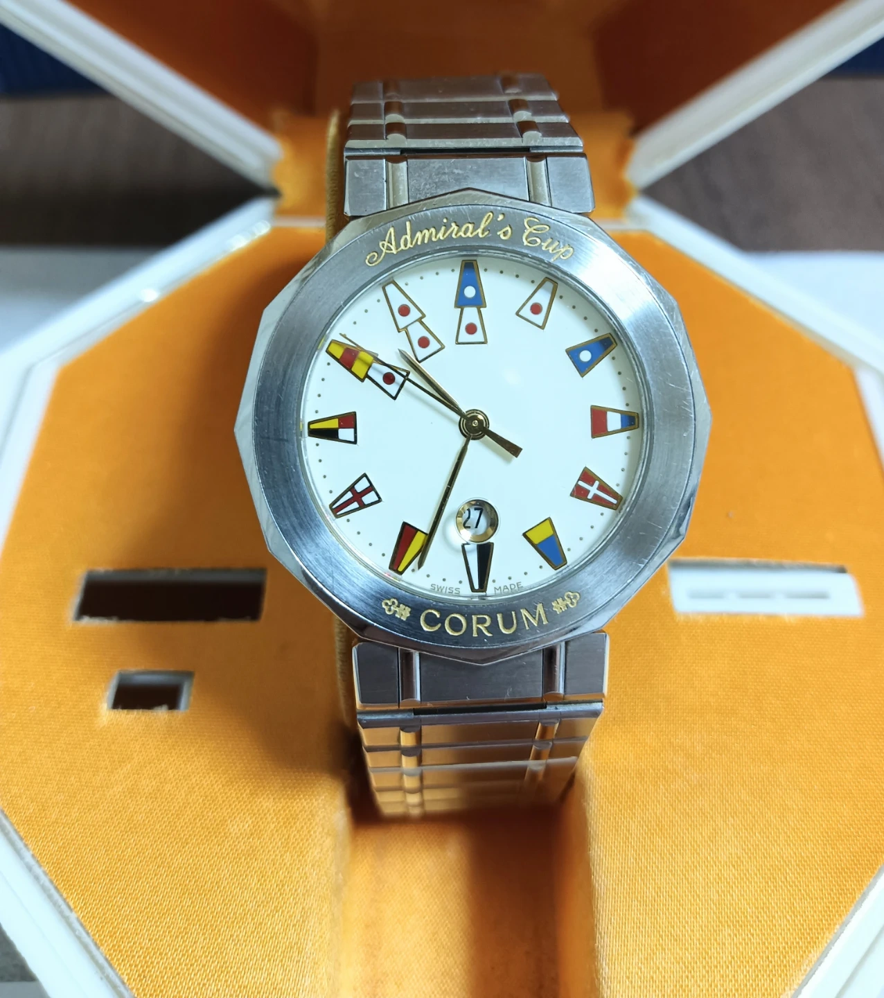 非常に美品。 CORUM コルム アドミラルズカップ メンズ 腕時計の写真4枚目
