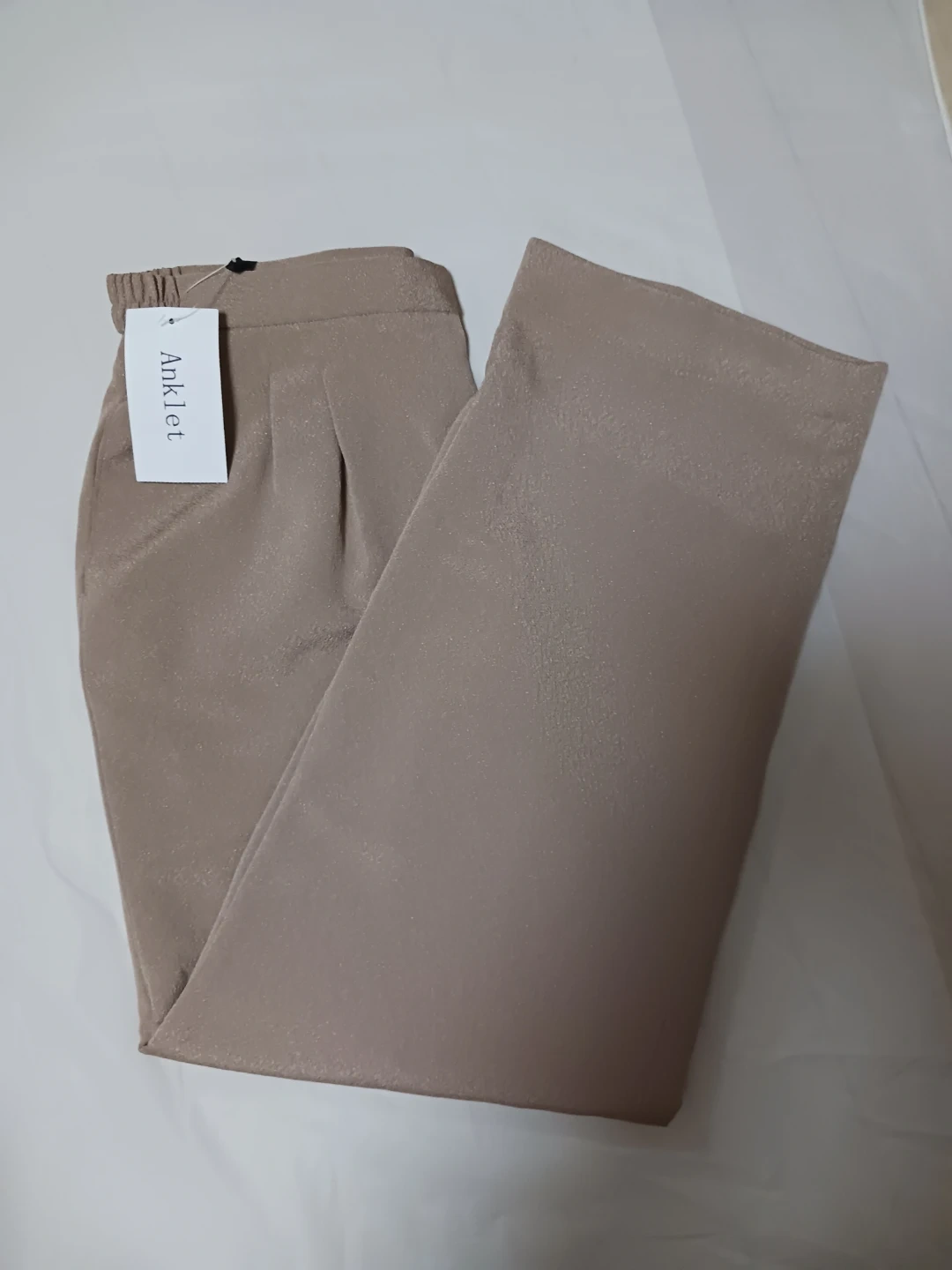 新品、日本製レデイ✨😍✨(総裏地付は8分丈)両Sideポケット有りアンクレット パンツ ベージュ超お買い得