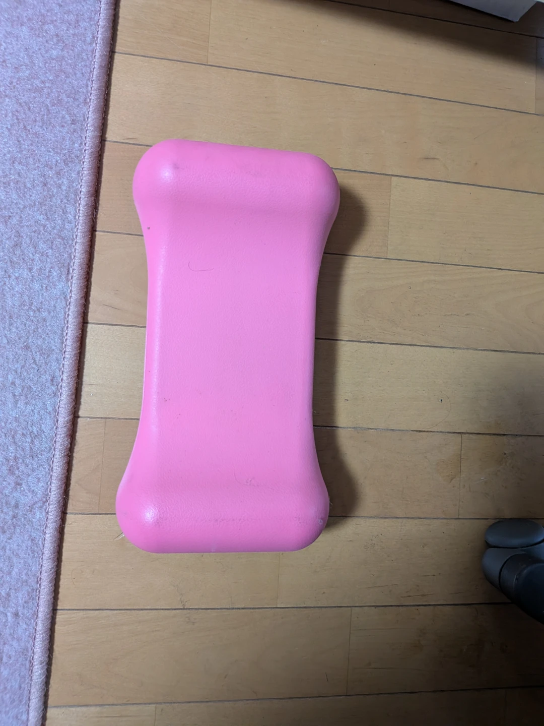 骨盤強制為の椅子とお尻の間に置く器具の写真2枚目
