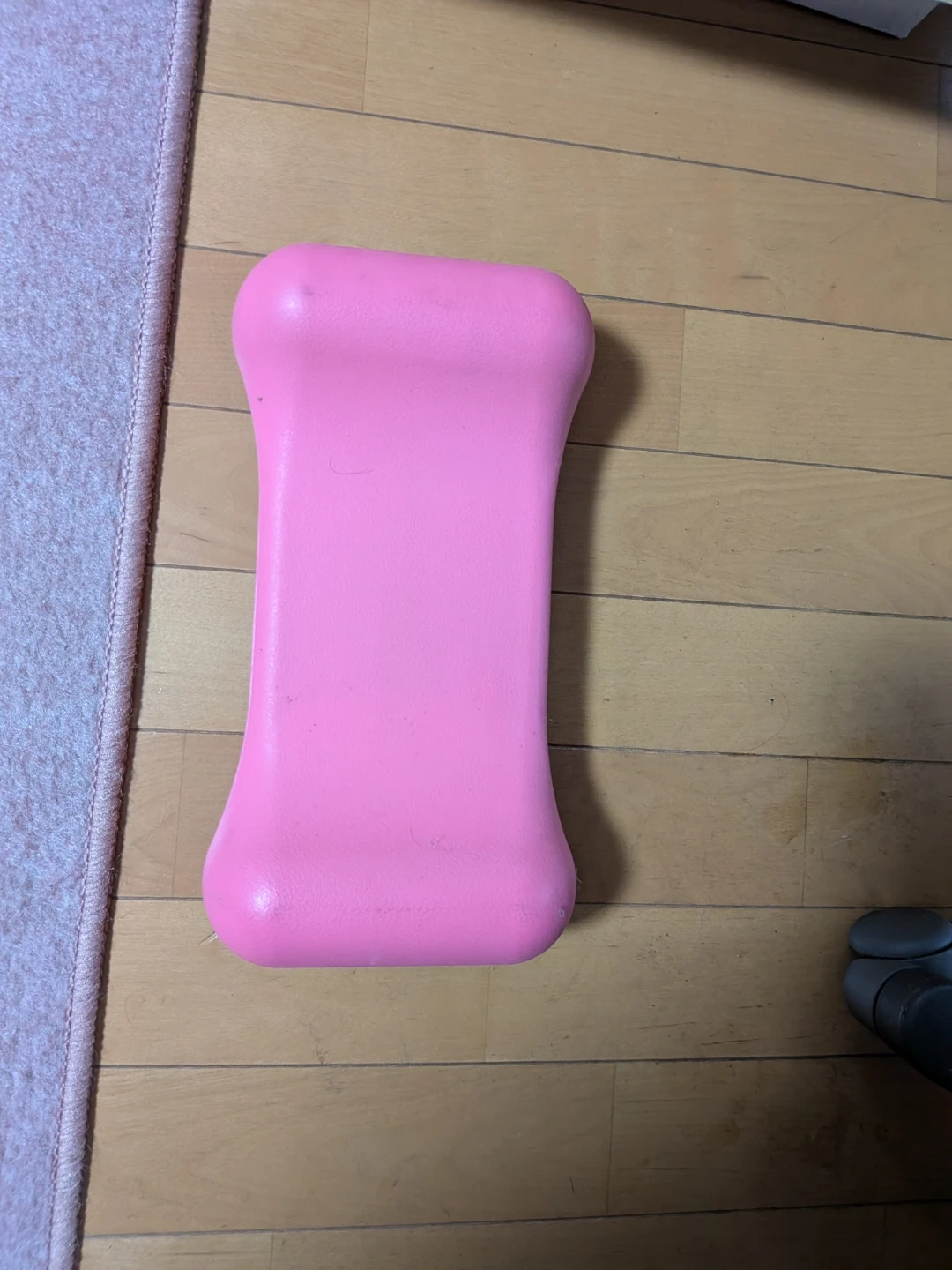 骨盤強制為の椅子とお尻の間に置く器具の写真2枚目