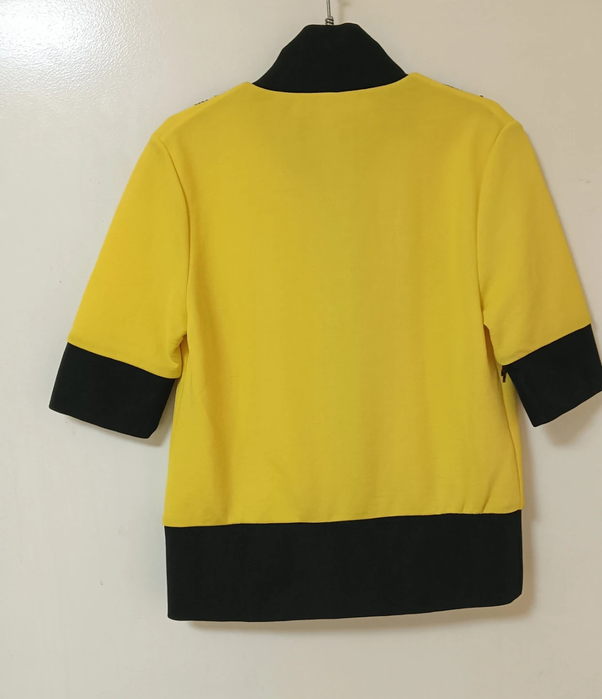 未使用品。MARNI マルニ スパンコールリーフモチーフ ジップアップ カーディガン ブルゾンの写真2枚目