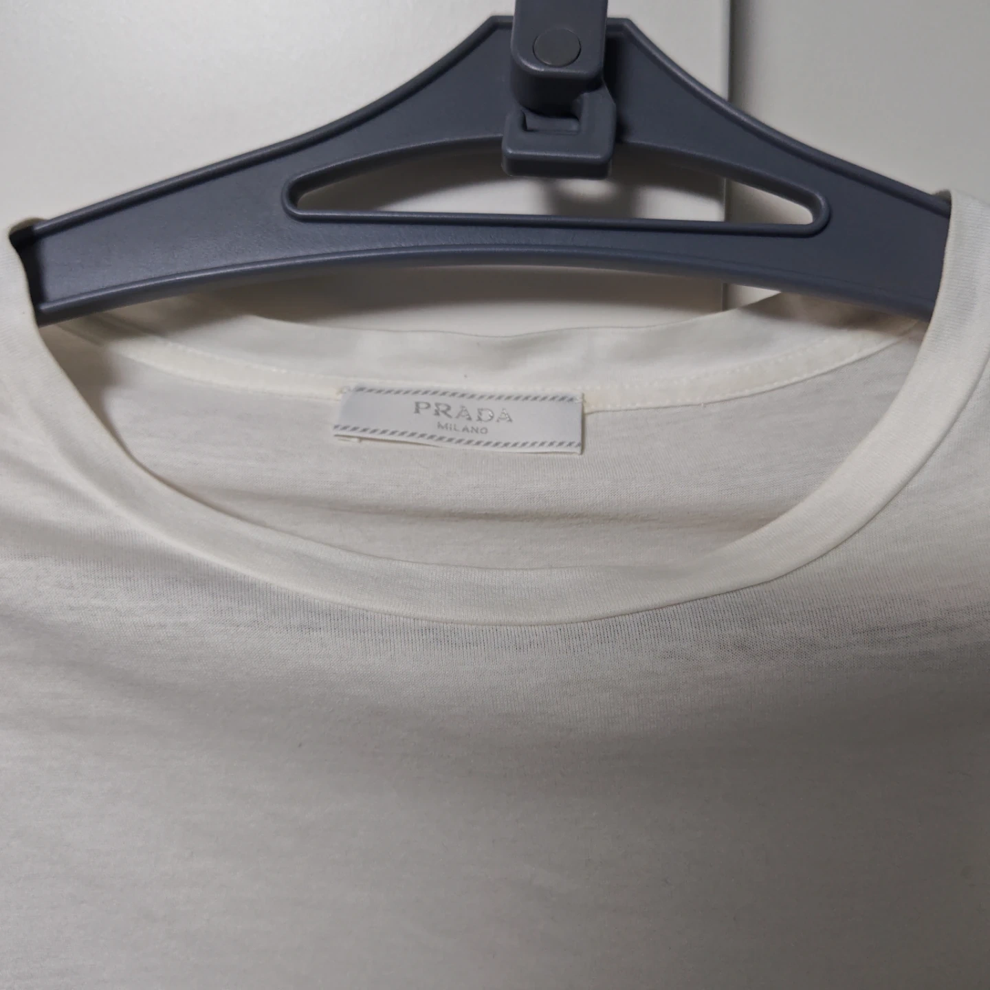 PRADA プラダ Tシャツ 白 ホワイト Mサイズ ポケット付き 人気モデルの写真3枚目