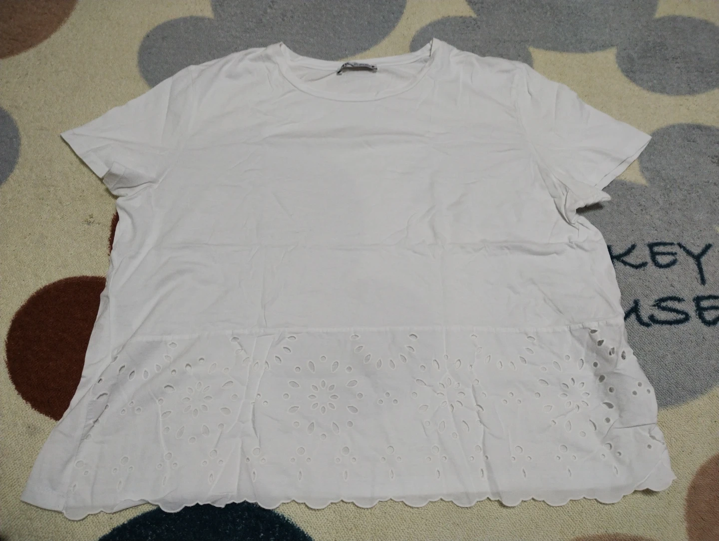 ザラ ZARA カットワーク花柄🌸刺繍 Tシャツ 白 Lサイズ