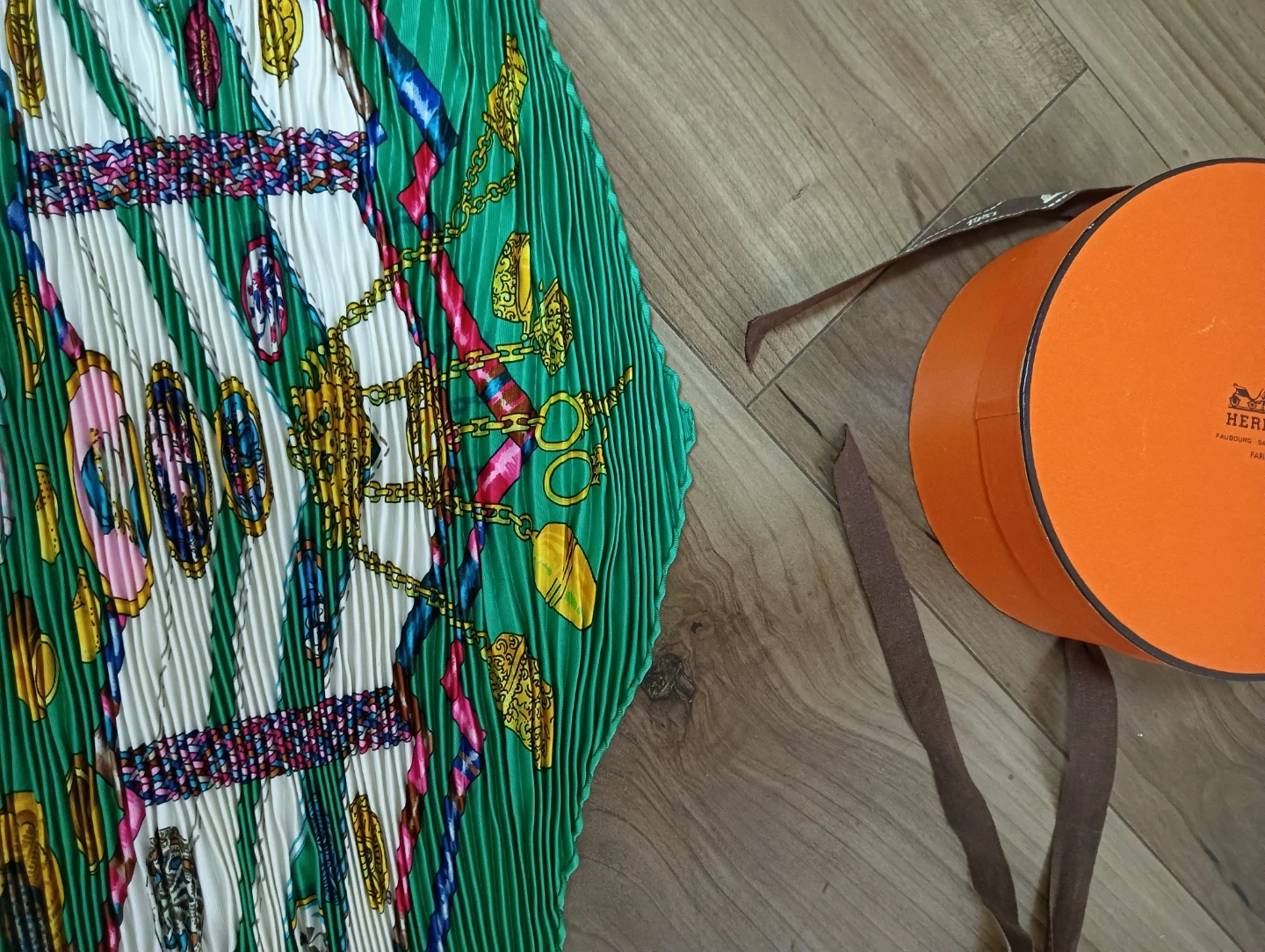 美品。HERMES エルメス プリーツカレ お針子さんの写真9枚目