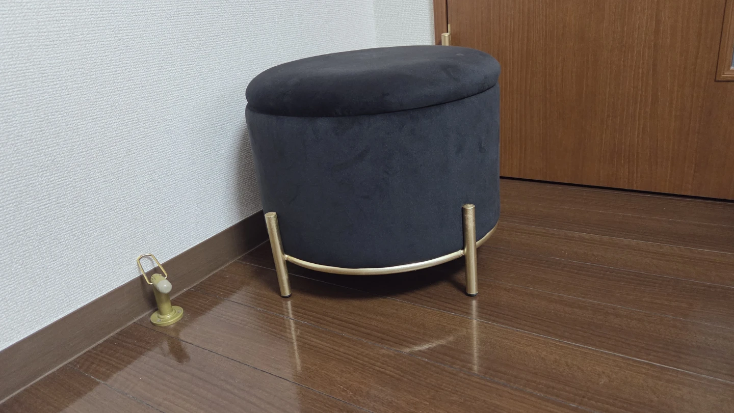 収納付きスツール ブラック ゴールド脚の写真5枚目