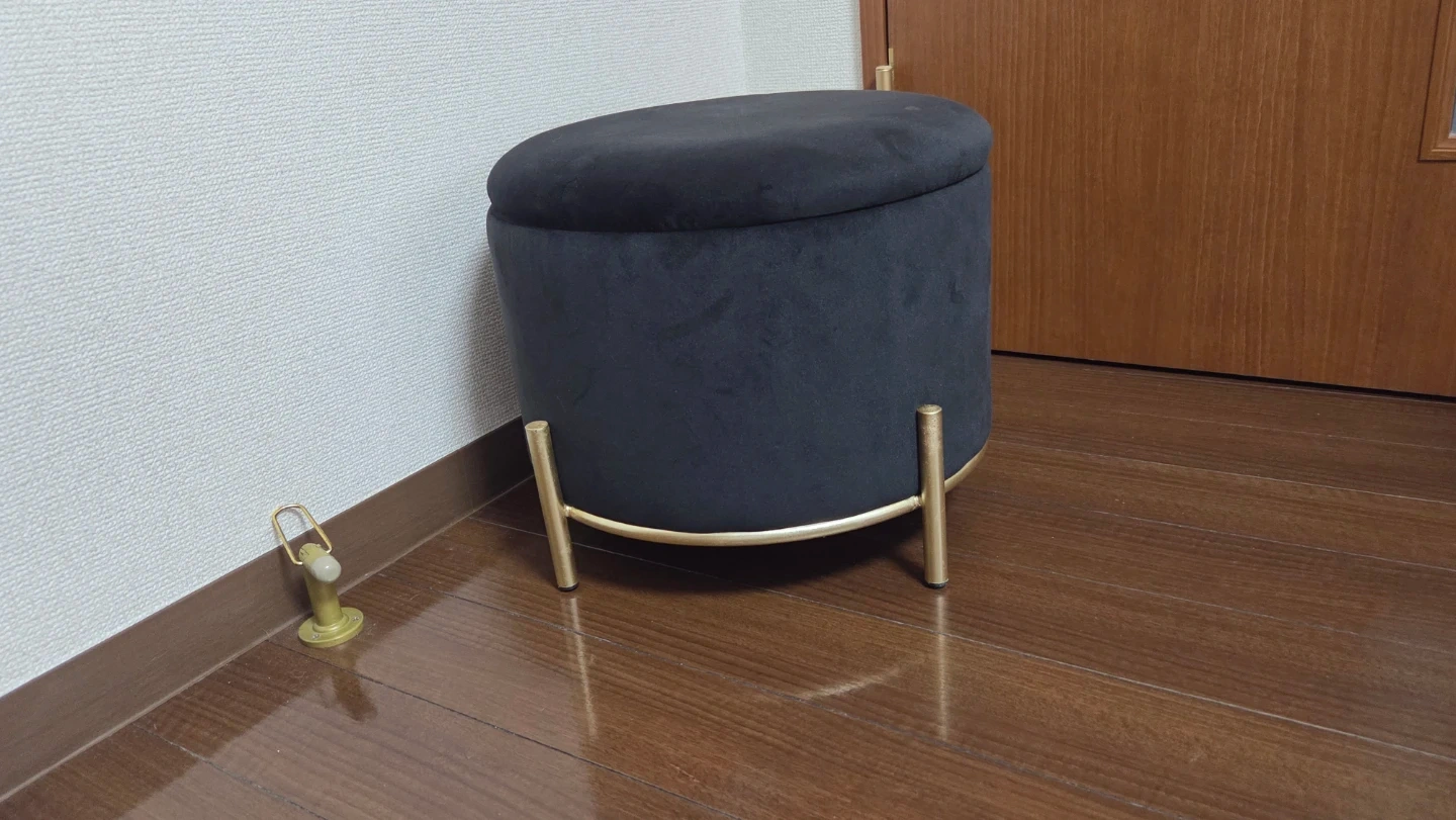 収納付きスツール ブラック ゴールド脚の写真5枚目