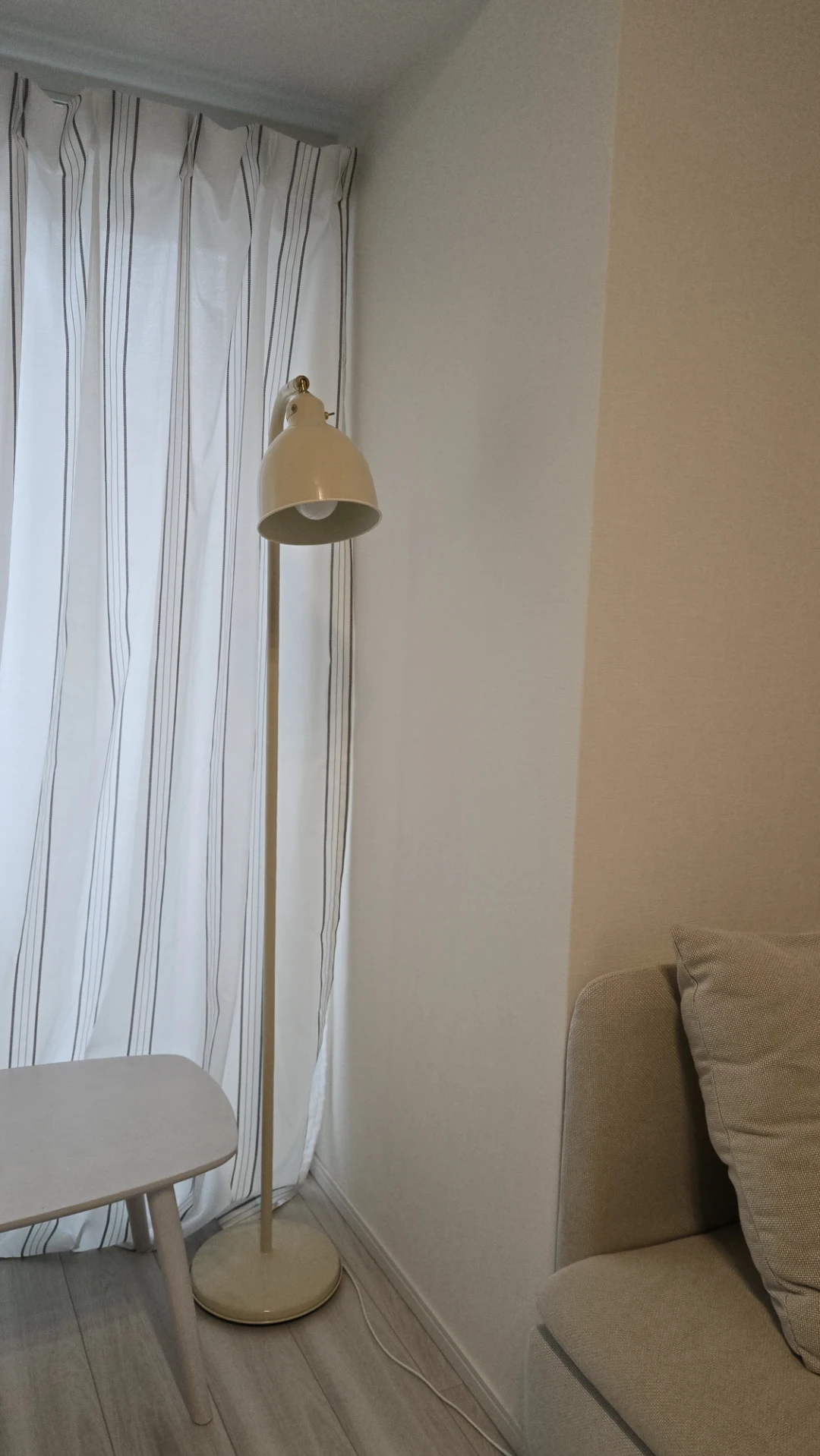 IKEA スタンドライト ロードフリーク(ライトベージュ)の写真6枚目
