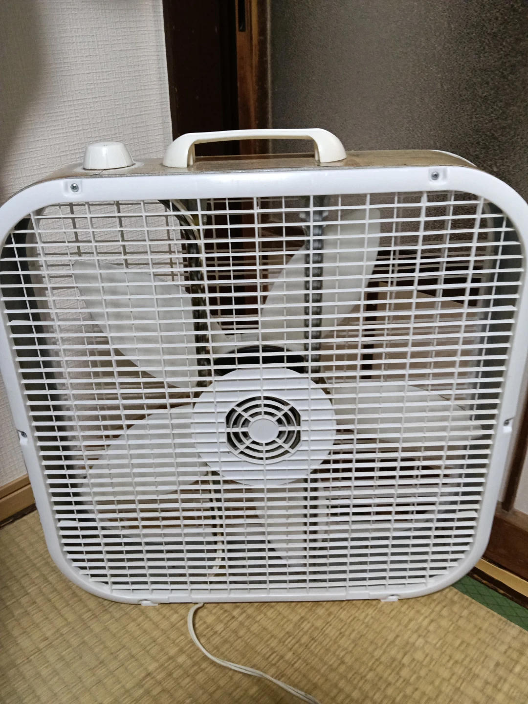 【ジャンク　オブジェ用】LASKO 扇風機　四角の写真2枚目