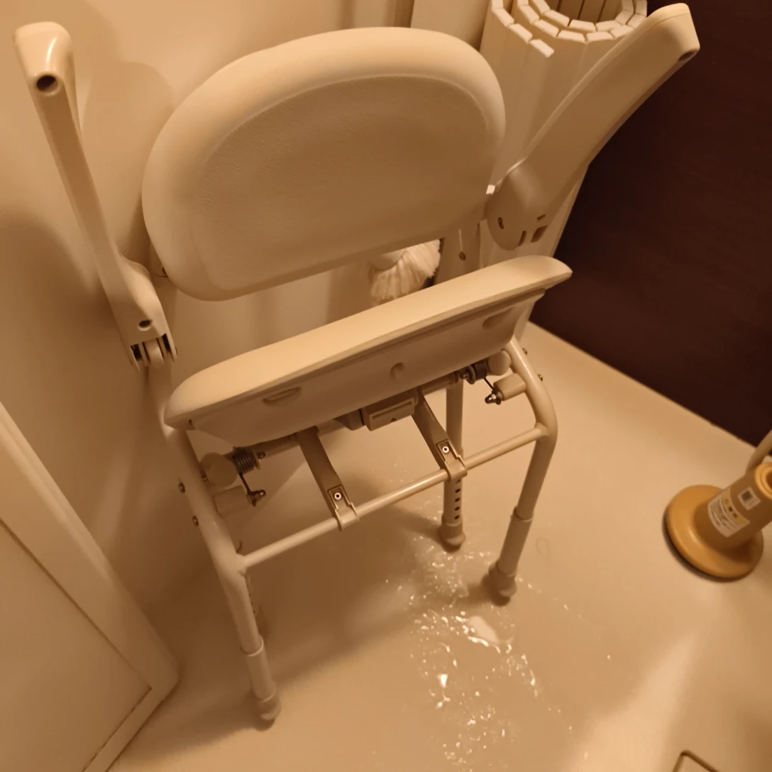 介護用シャワーチェア 折りたたみ式の写真2枚目