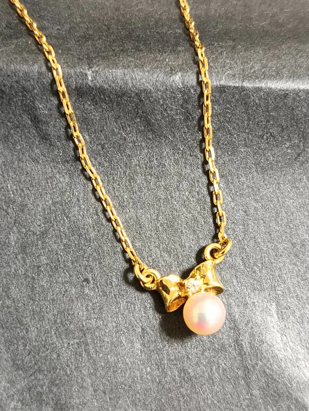美品。TASAKI 4mm アコヤベビー真珠&ダイヤ K18金YGペンダント&チェーン ネックレスの写真6枚目