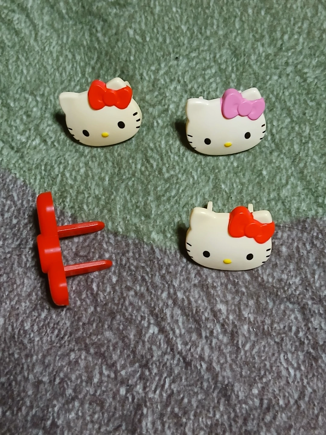 ハローキティ コンセントカバー 4個セット